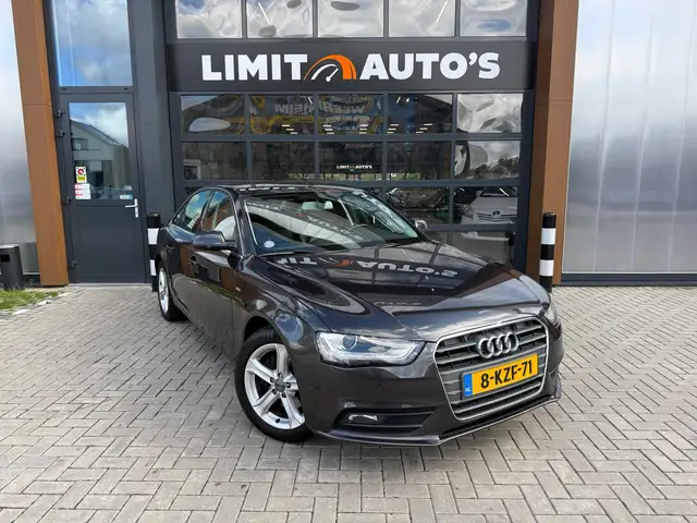 Audi A4 view 4