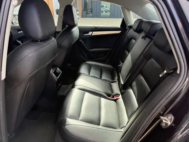 Audi A4 view 12