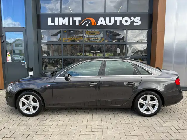 Audi A4 view 7