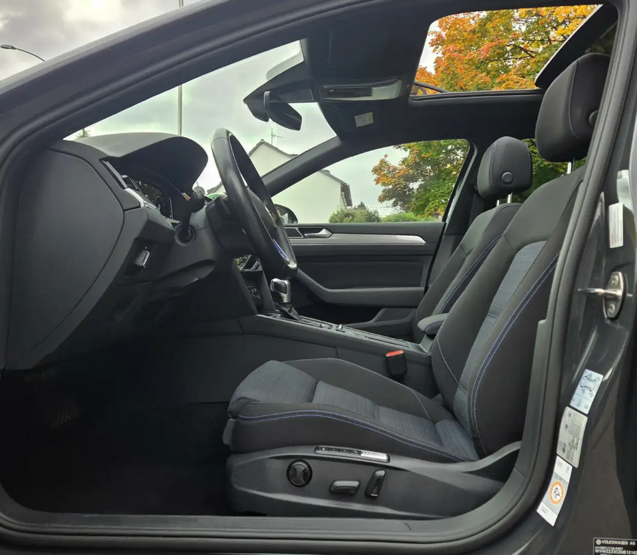 Volkswagen Passat GTE.Matrix.NavPro.IQ.DigTach.Mass.Cam.Lenkr.Hzg. Grau - 2
