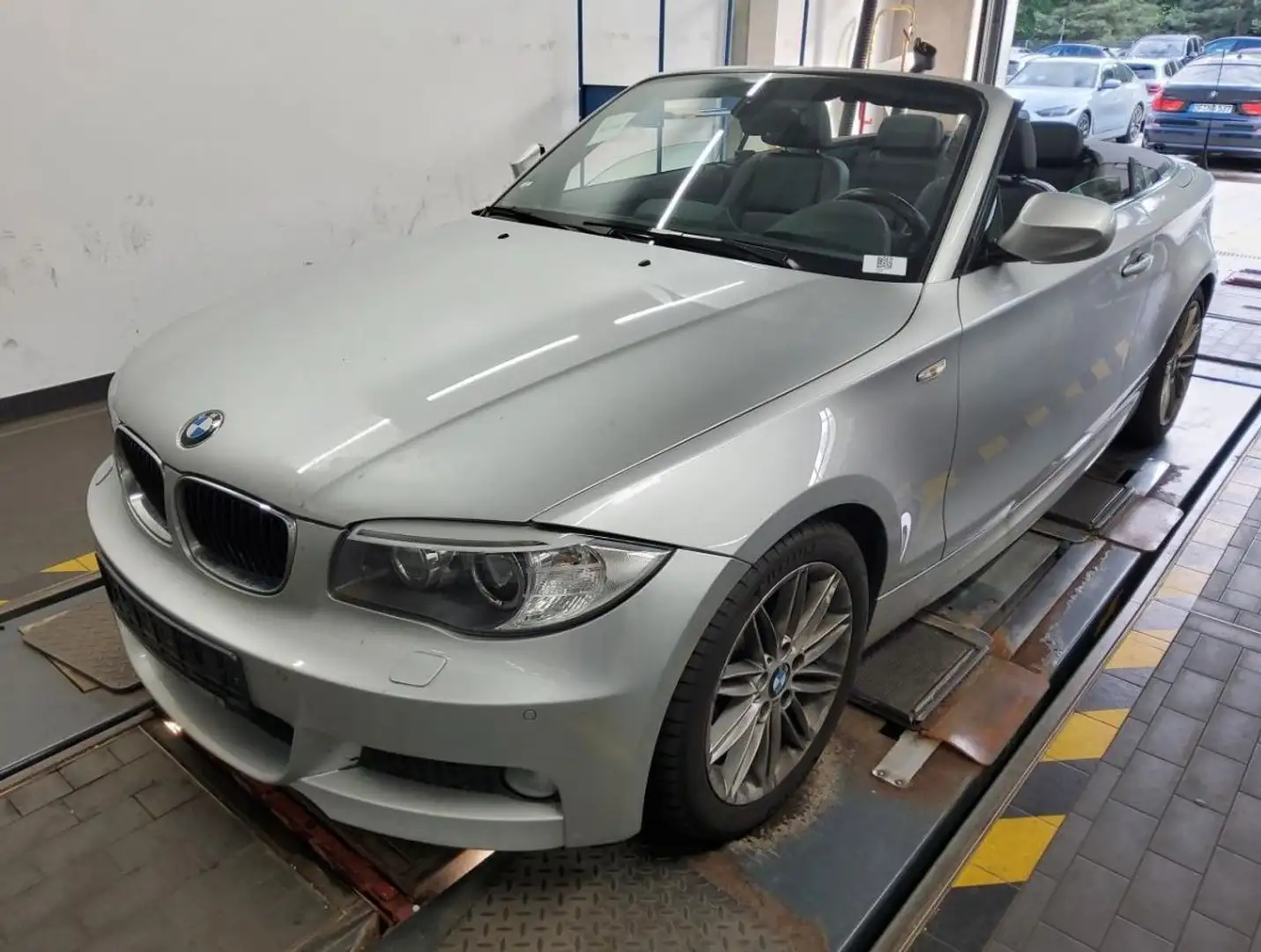 BMW 118 i Cabrio aut. ~ M-Sportpaket ~ Leder ~ Xenon Silber - 1