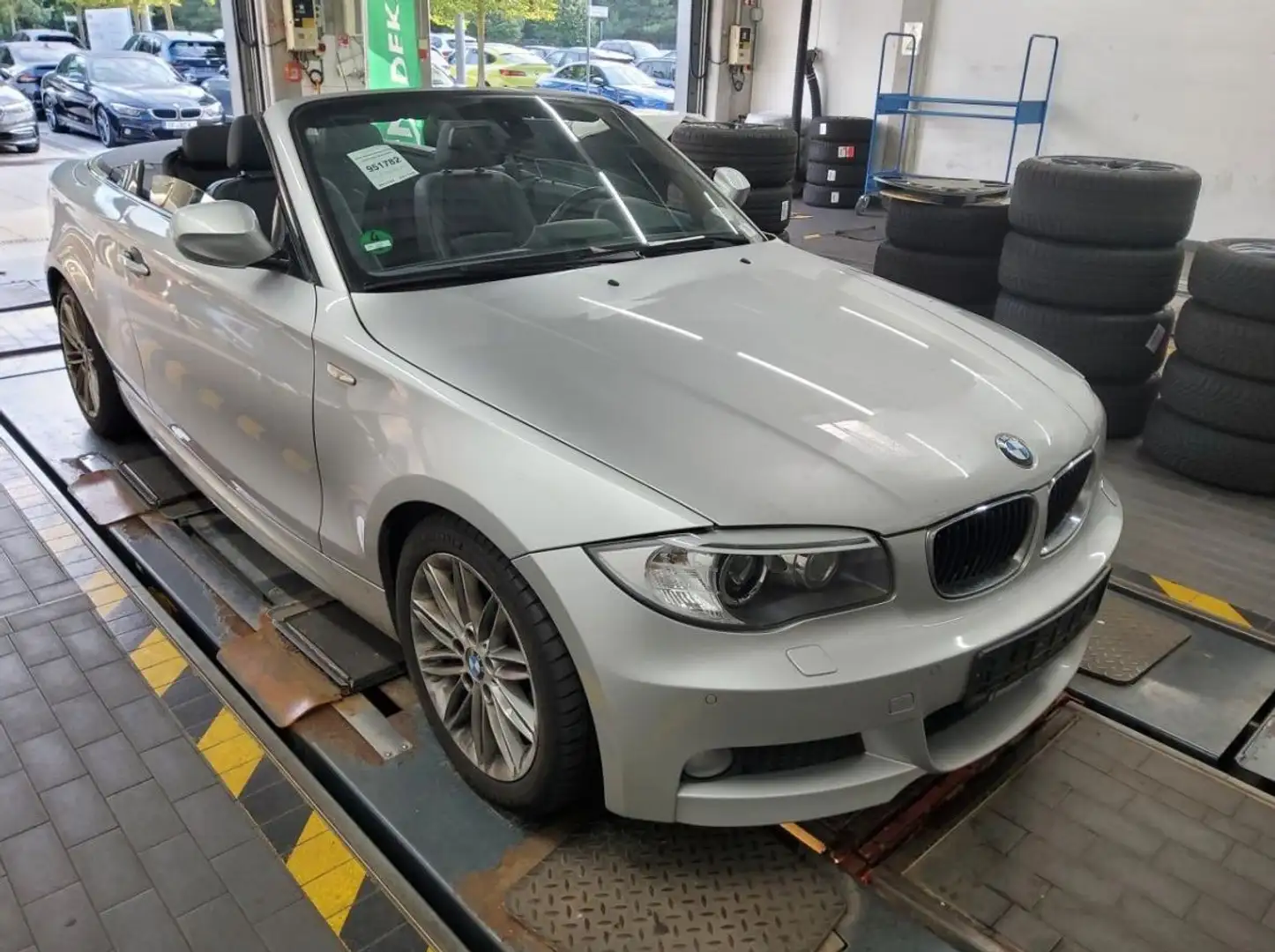 BMW 118 i Cabrio aut. ~ M-Sportpaket ~ Leder ~ Xenon Silber - 2