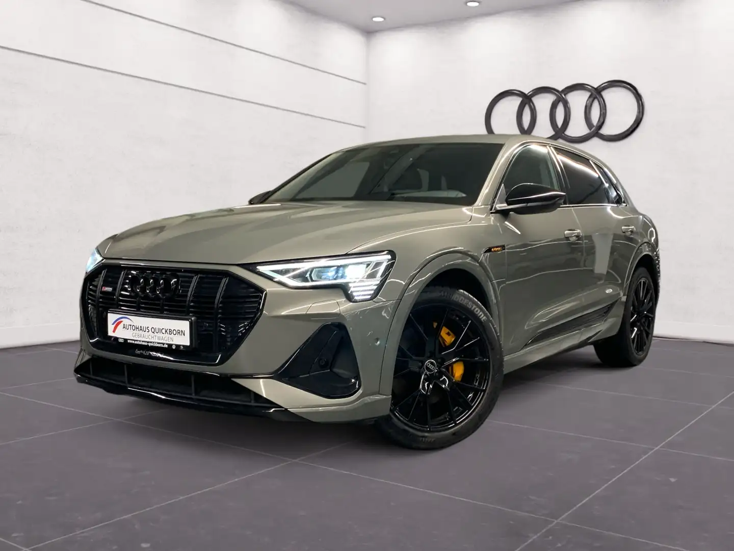 Audi e-tron 50 quattro S line BLACK EDITION PANO LUFT B&O MAT Grijs - 2