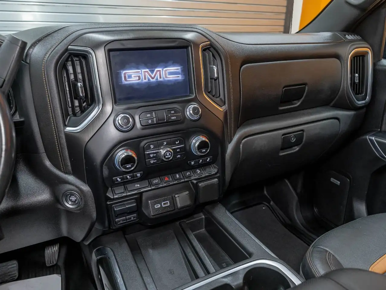 GMC Sierra 1500 снимка GMC Sierra 1500