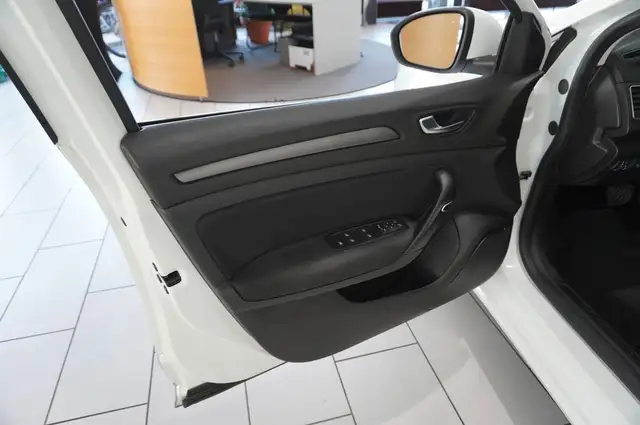 Renault Megane view 12