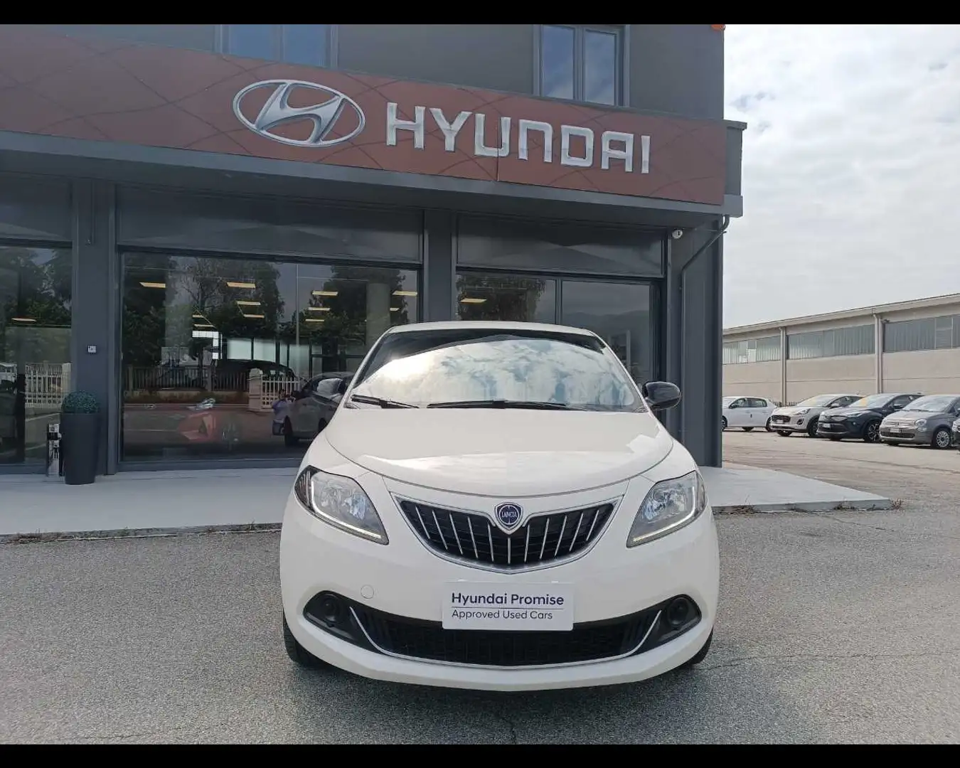 Lancia Ypsilon 1.0 FireFly Hybrid Silver Bianco - 2