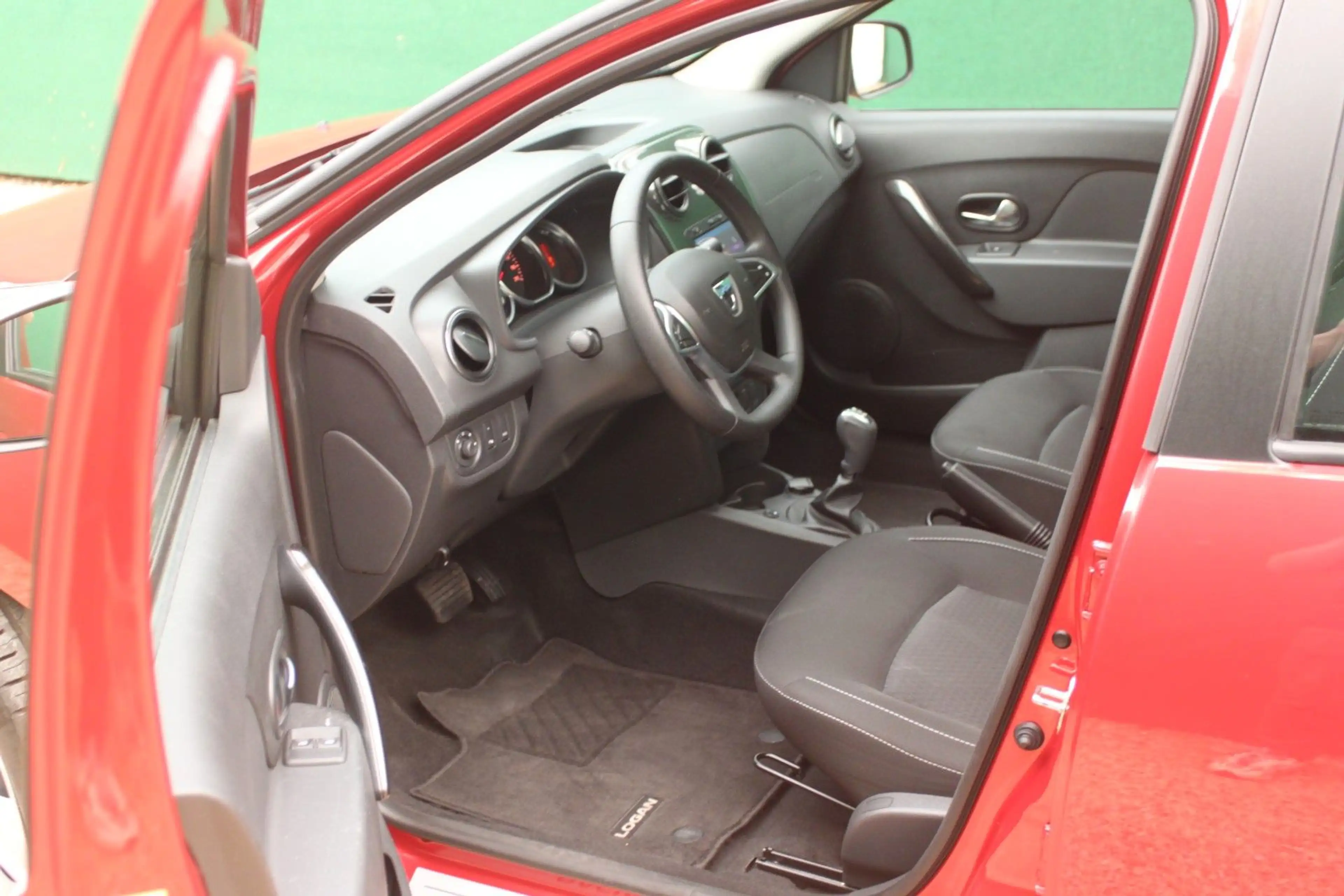 Dacia Logan Kombi Automatik/ Klima/ SHZ/ Navi/ PDC — photo 13
