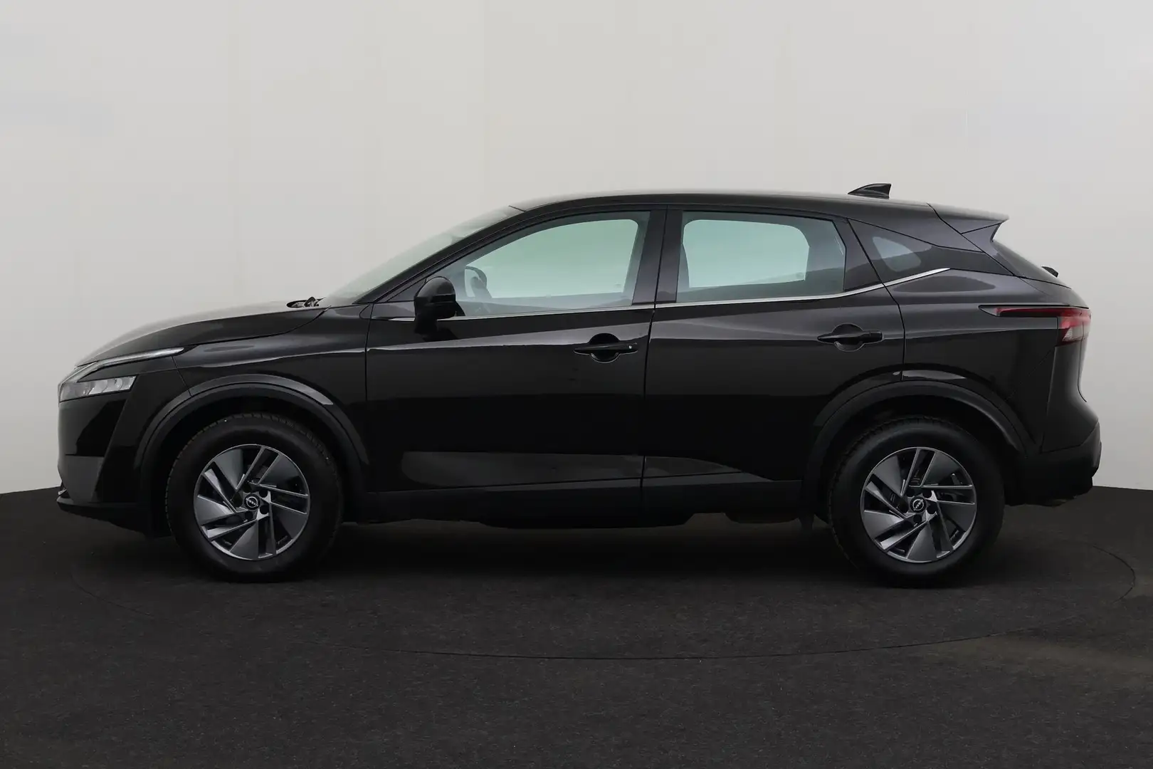 Nissan Qashqai 1.3 T-GDI MHEV + A/T + CAMERA + PDC + CRUISE + ALU Schwarz - 2