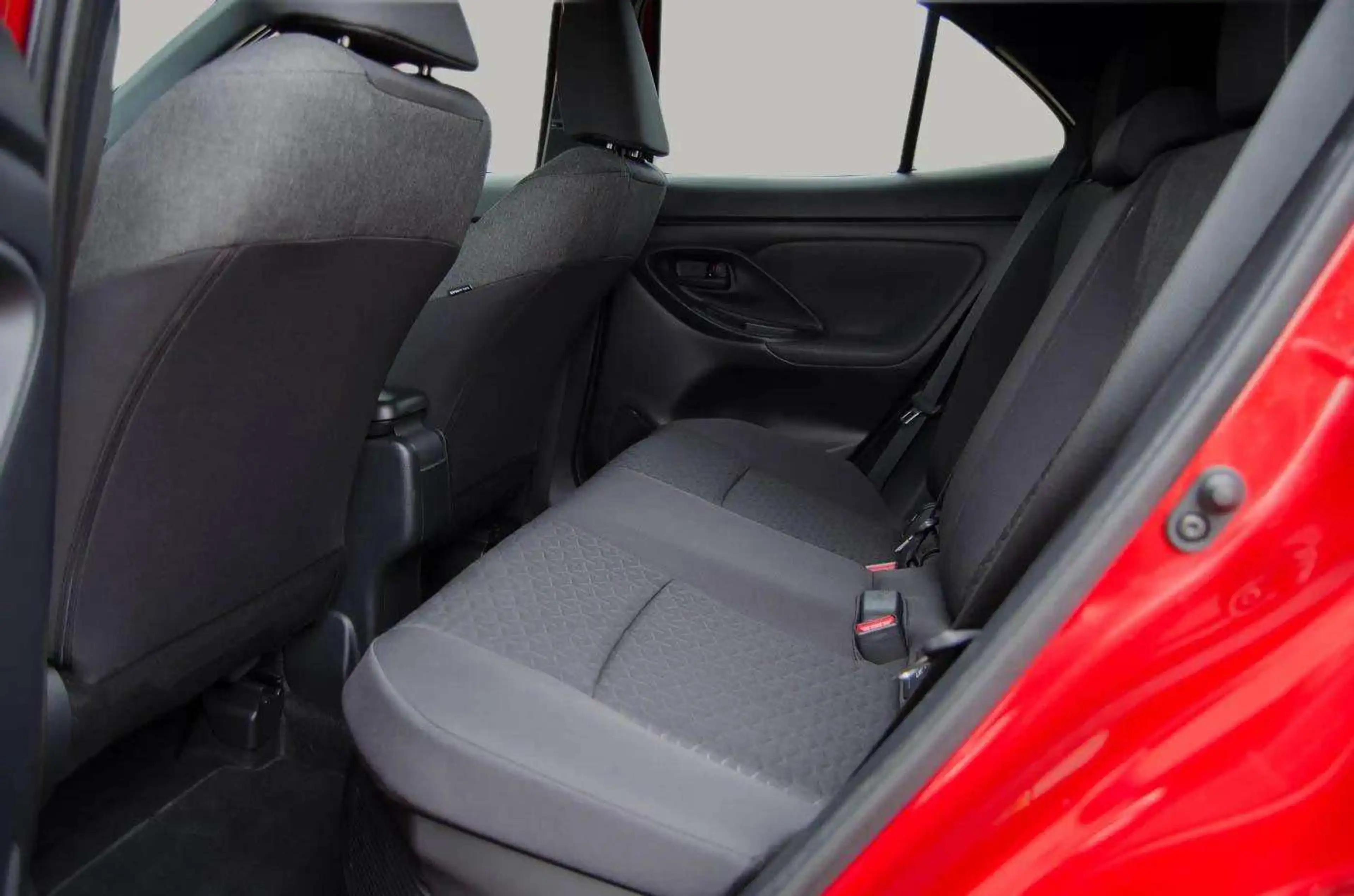 Toyota Yaris Cross 1.5 Hybrid Dynamic NAVI-CARPLAY ACC CAMERA WINTER — photo 12