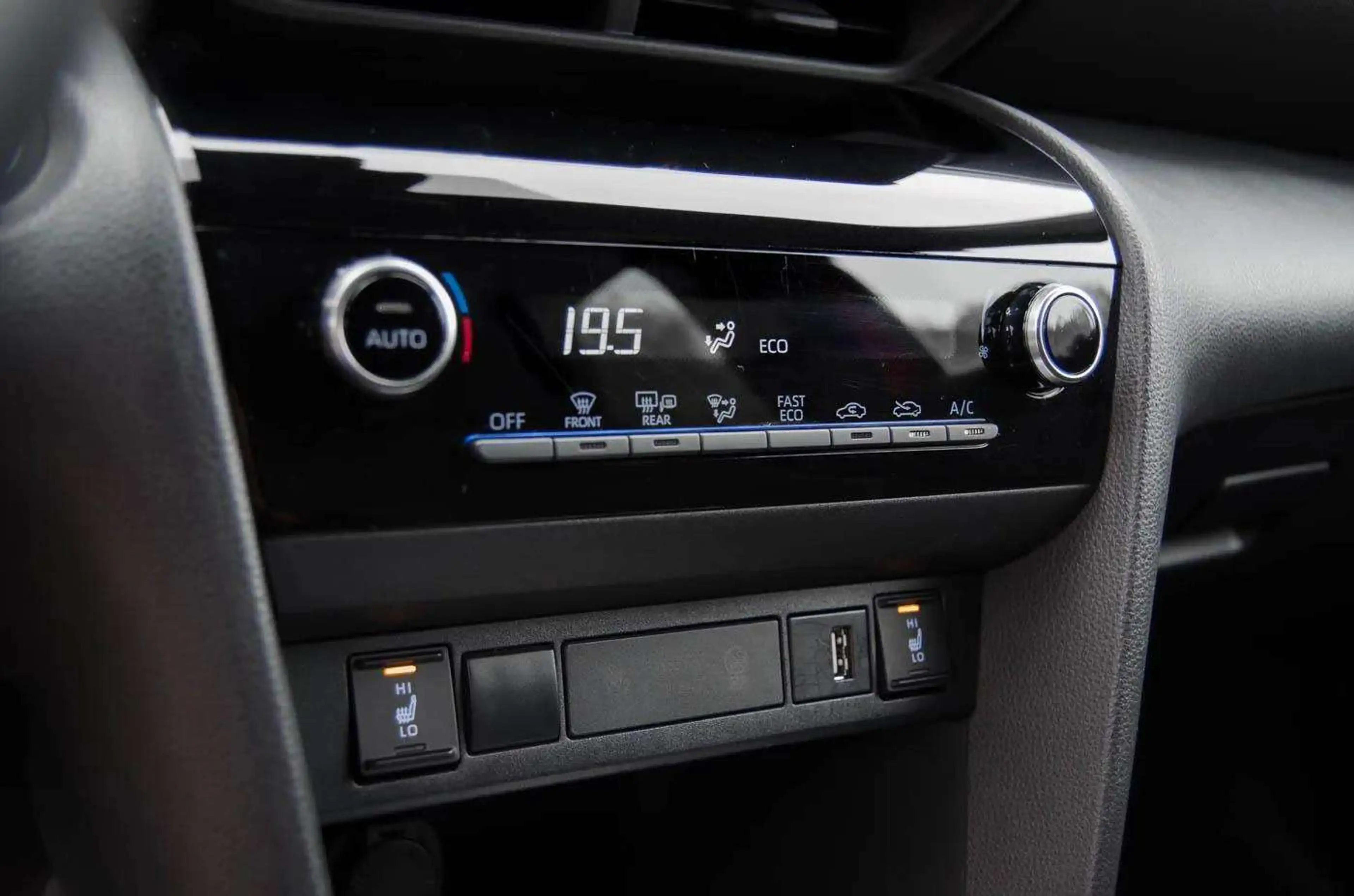 Toyota Yaris Cross 1.5 Hybrid Dynamic NAVI-CARPLAY ACC CAMERA WINTER — photo 18