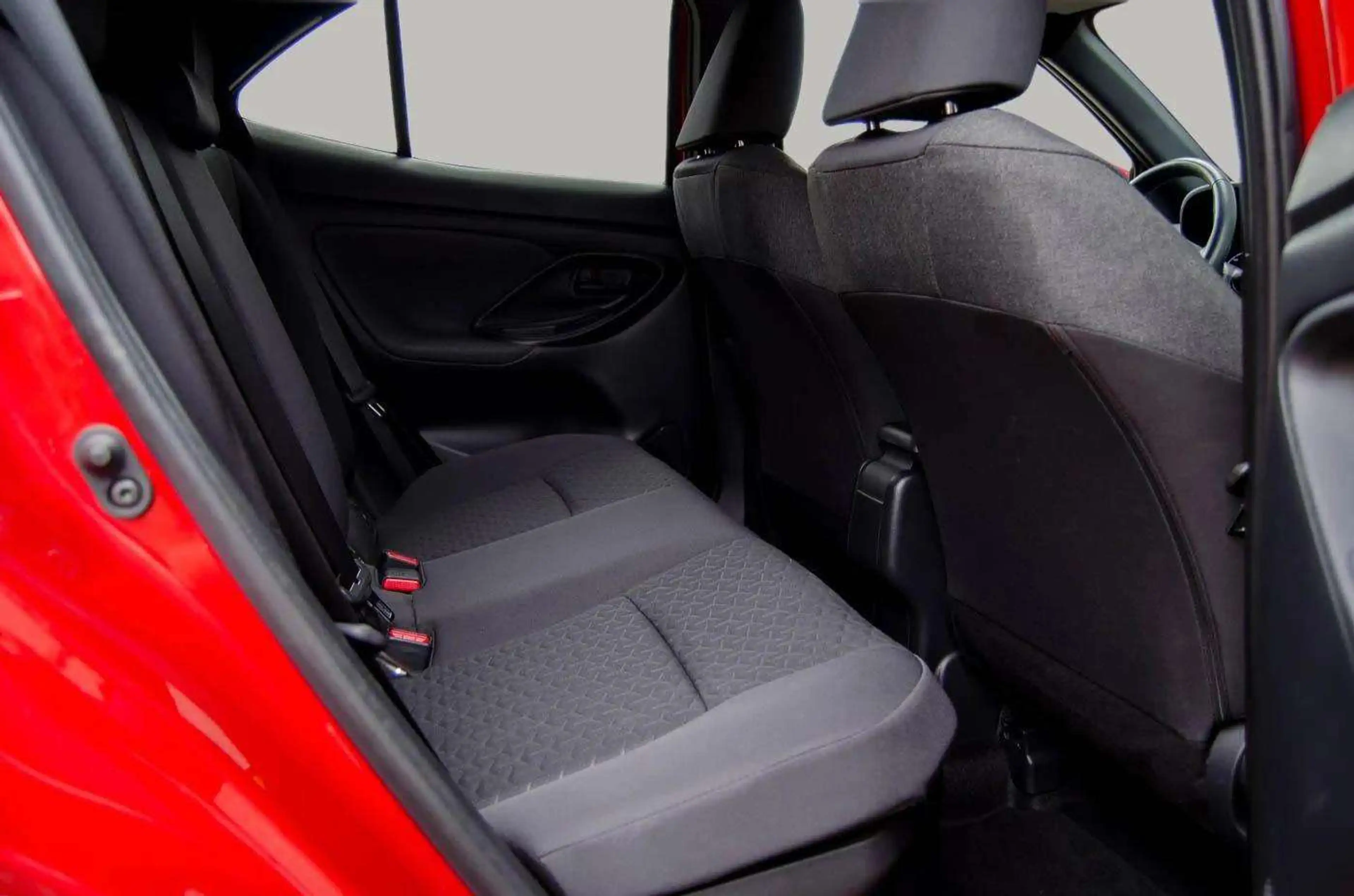 Toyota Yaris Cross 1.5 Hybrid Dynamic NAVI-CARPLAY ACC CAMERA WINTER — photo 13