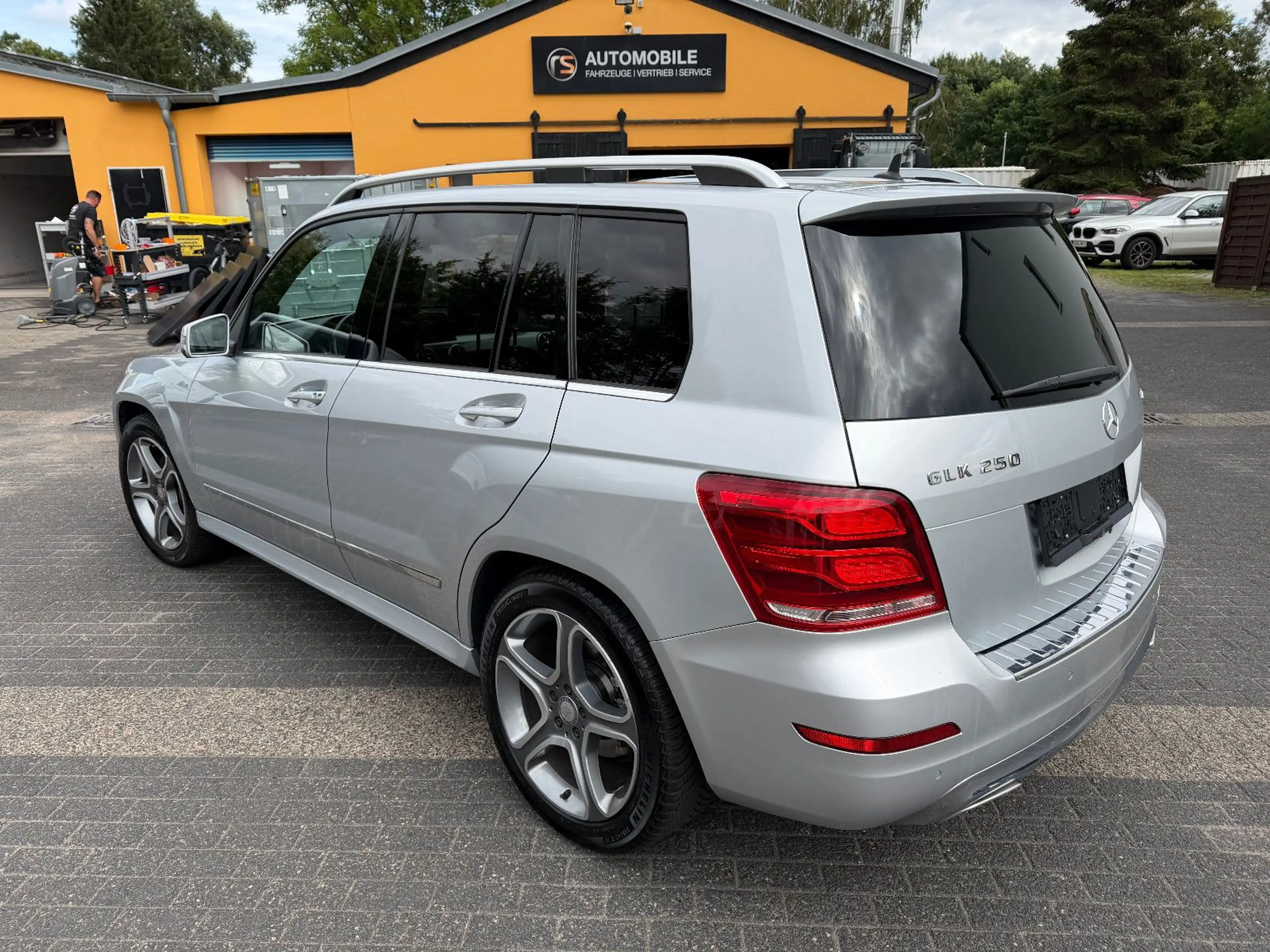 Mercedes-Benz GLK 250 GLK250 4M+NAVI+STANDHZG+BI-XEN+LEDER+19"+HARMAN
