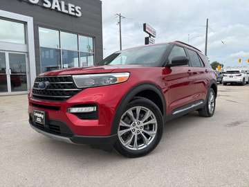 XLT Leather Panoramic moonroof!