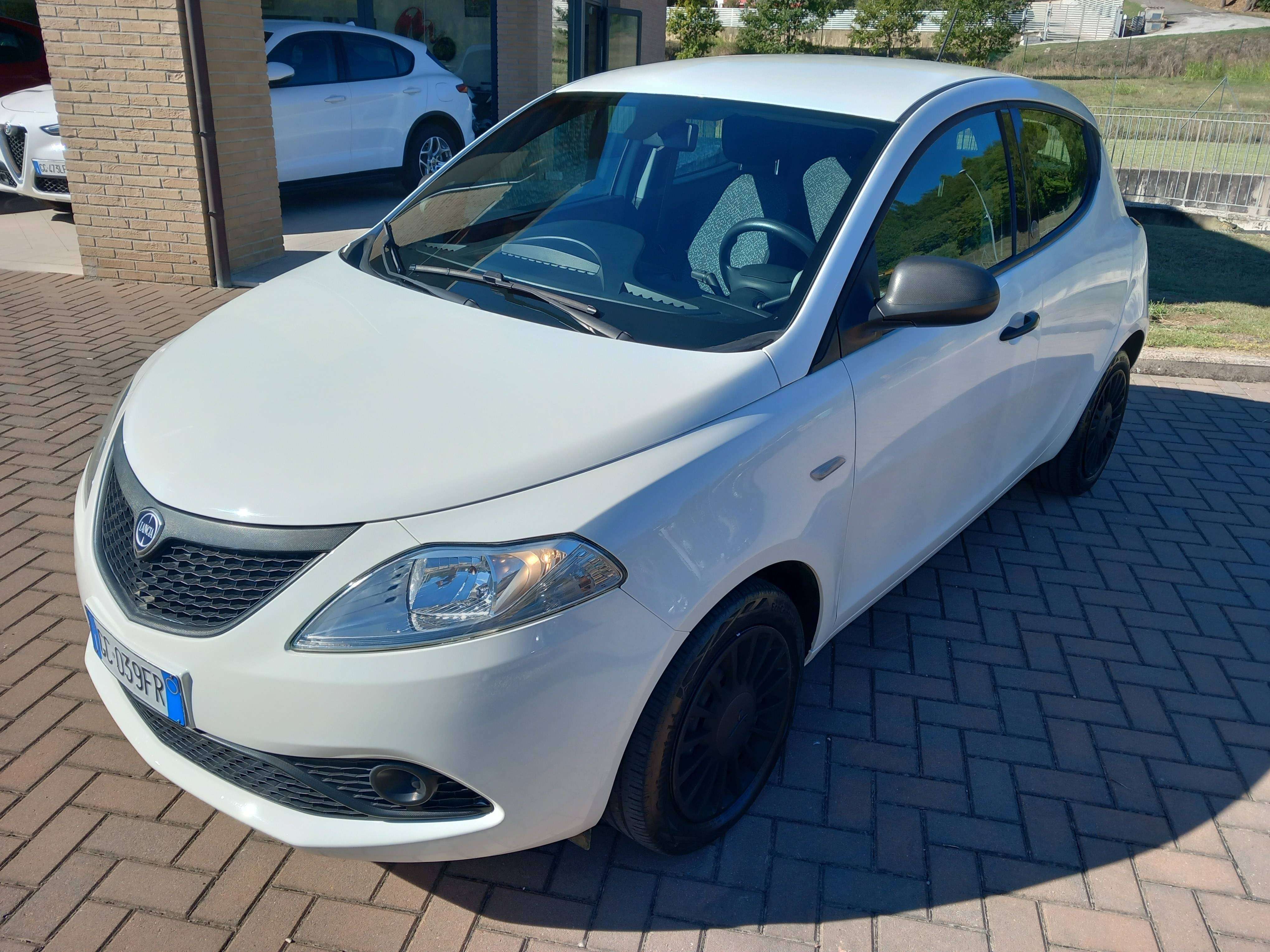 Lancia Ypsilon