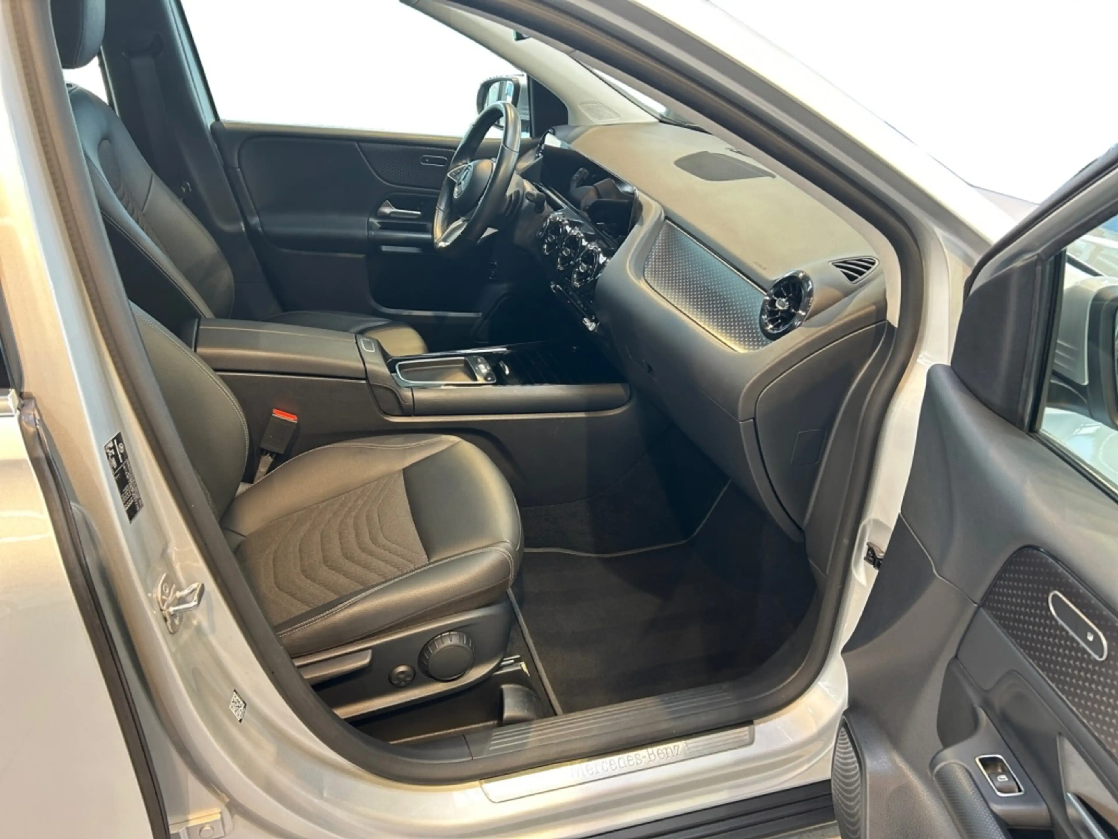 Mercedes-Benz B 180 d MBUX+AHK+Cam+LED+Navi+AUT+EASY-PACK+PTS — photo 10