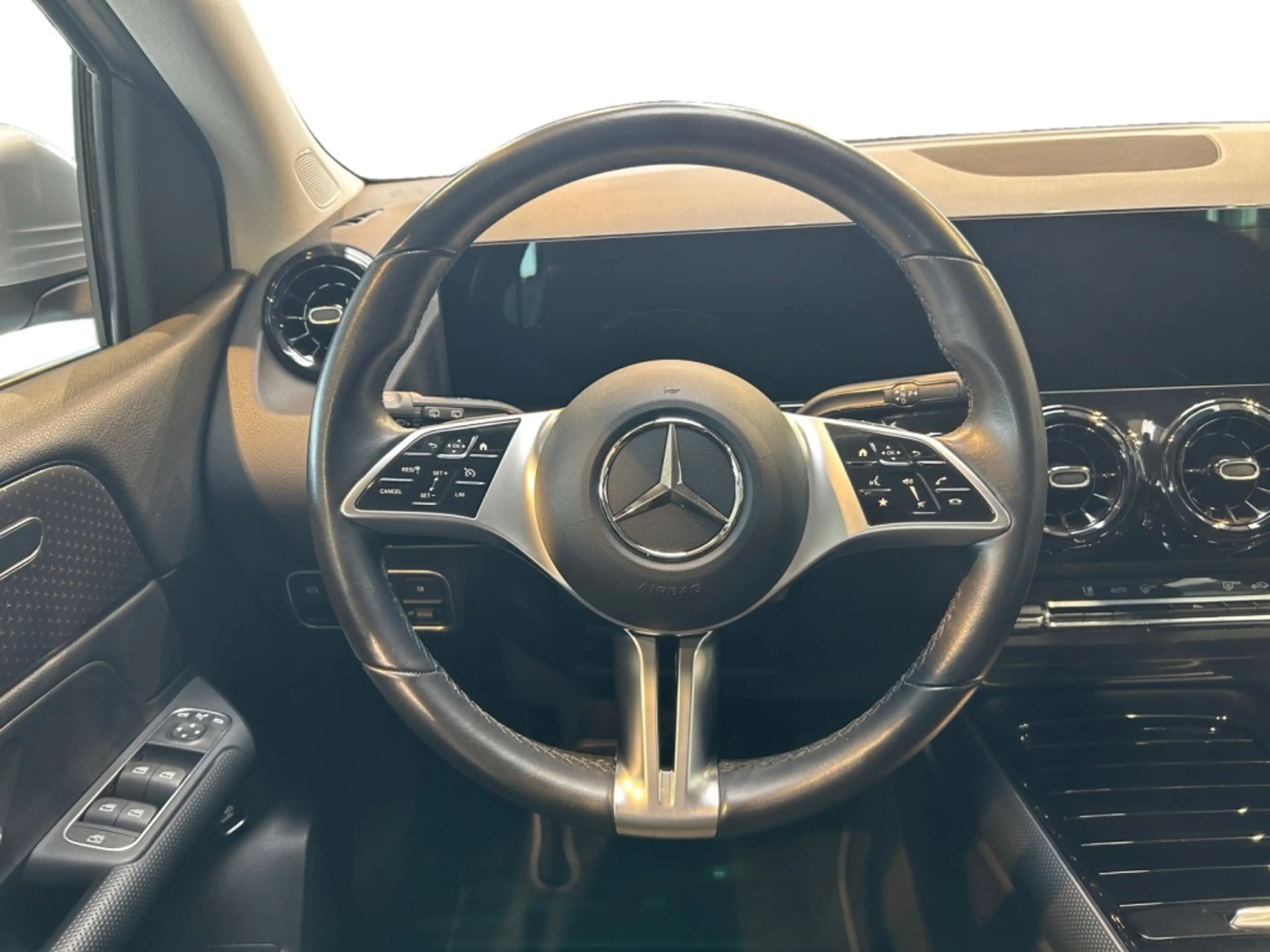 Mercedes-Benz B 180 d MBUX+AHK+Cam+LED+Navi+AUT+EASY-PACK+PTS — photo 13