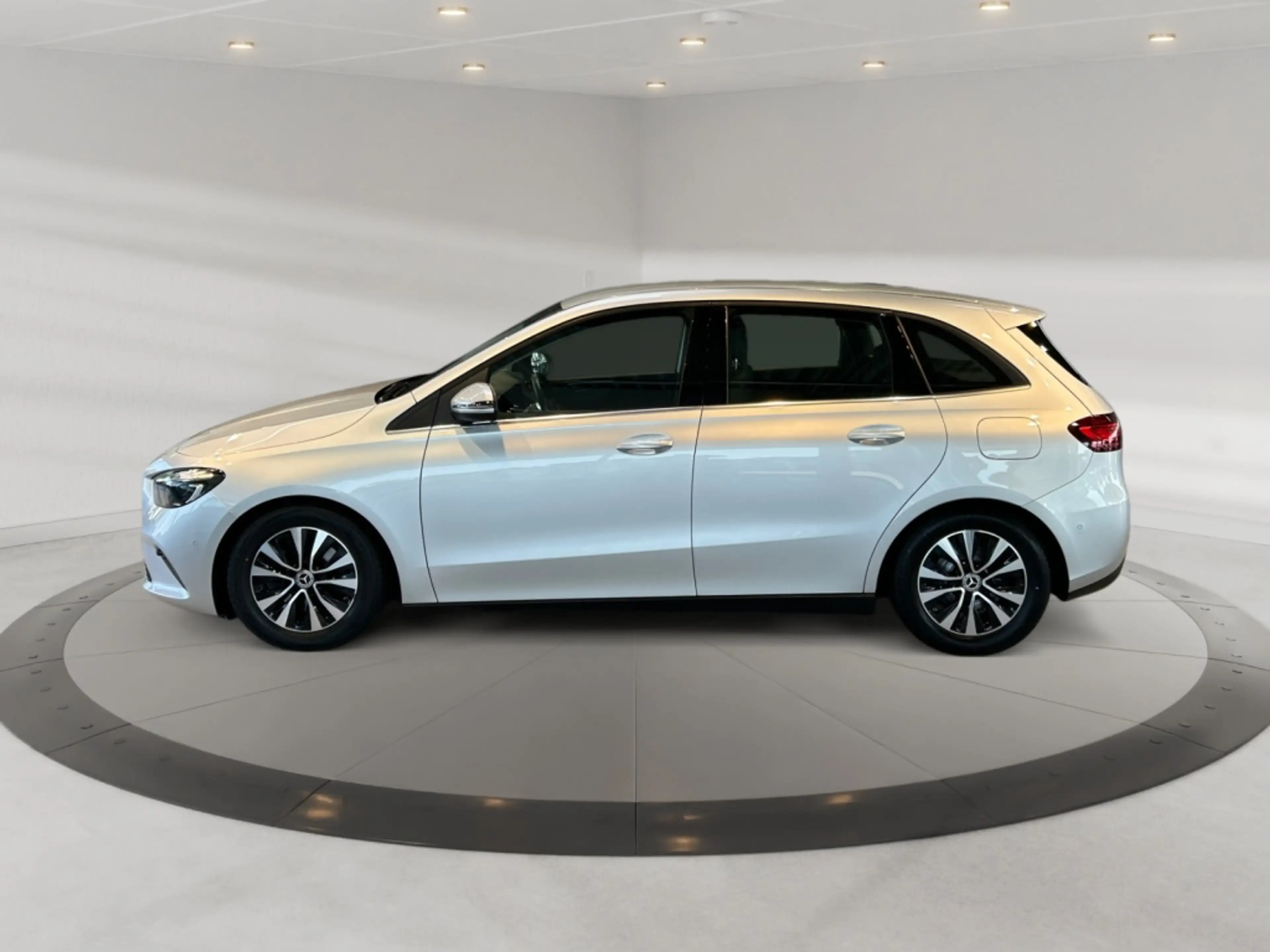 Mercedes-Benz B 180 d MBUX+AHK+Cam+LED+Navi+AUT+EASY-PACK+PTS — photo 5