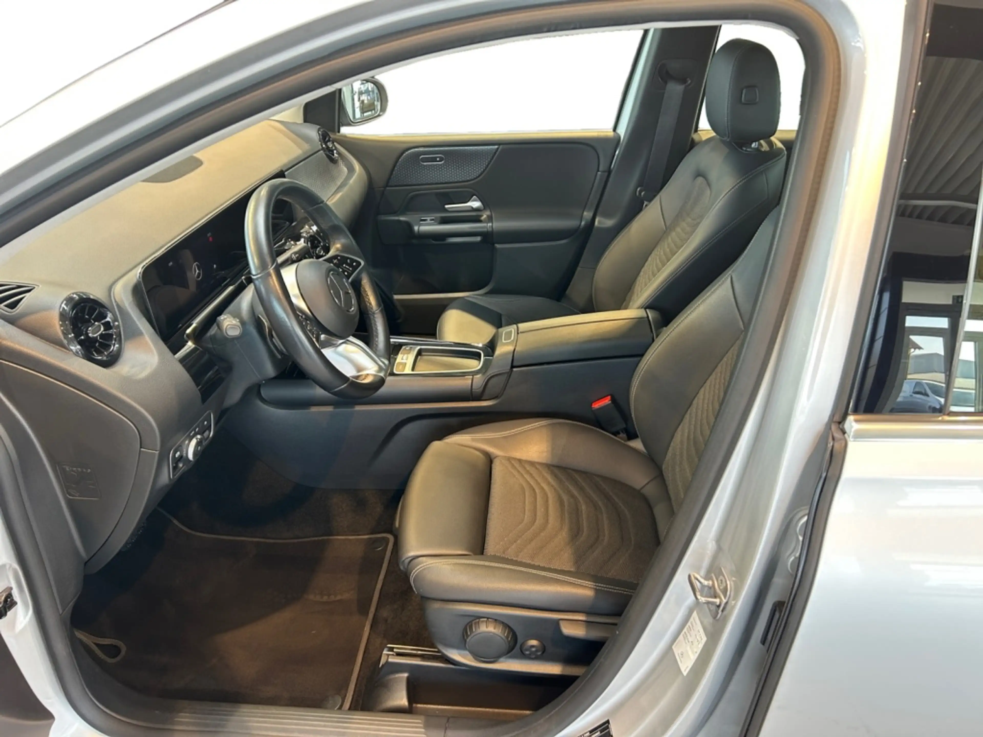 Mercedes-Benz B 180 d MBUX+AHK+Cam+LED+Navi+AUT+EASY-PACK+PTS — photo 9