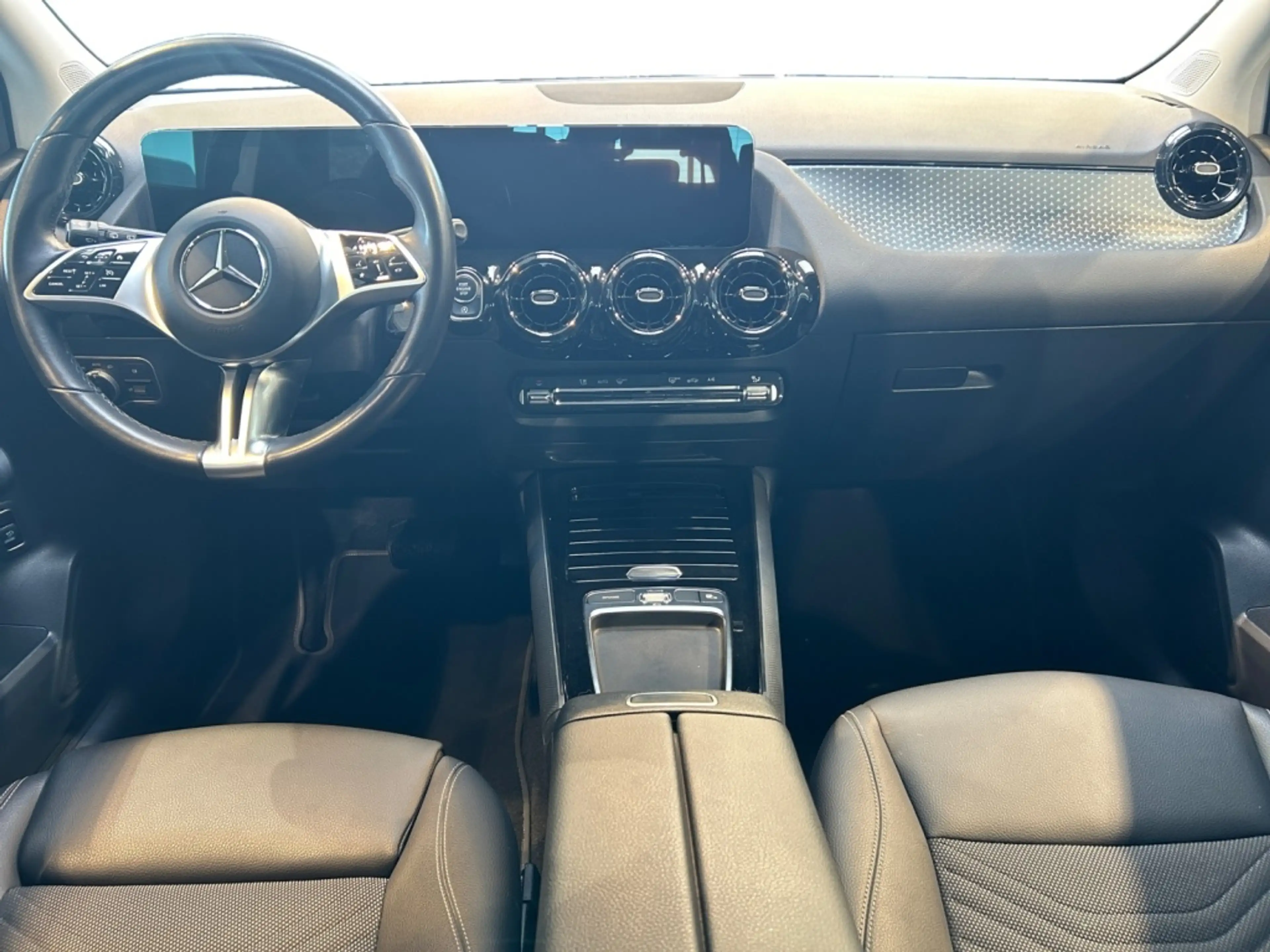 Mercedes-Benz B 180 d MBUX+AHK+Cam+LED+Navi+AUT+EASY-PACK+PTS — photo 12