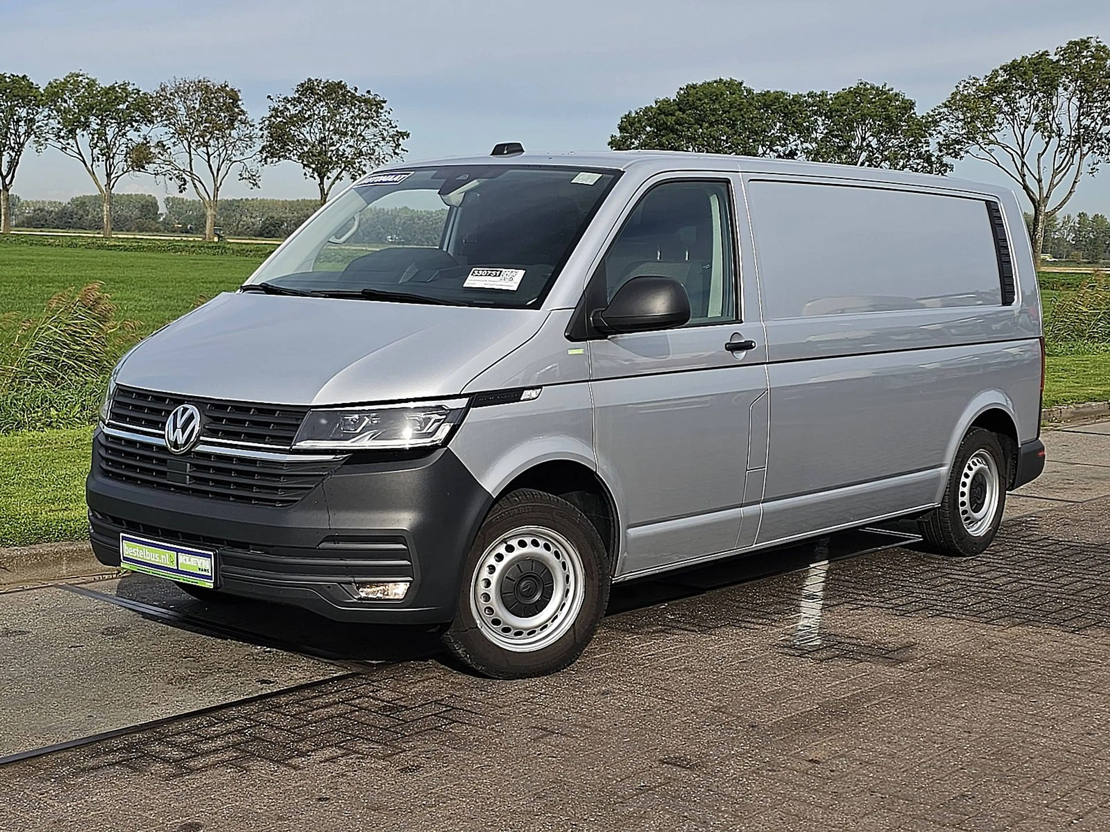 Volkswagen Transporter 2.0 TDI L2H1 LED Navi Autom. — photo 2