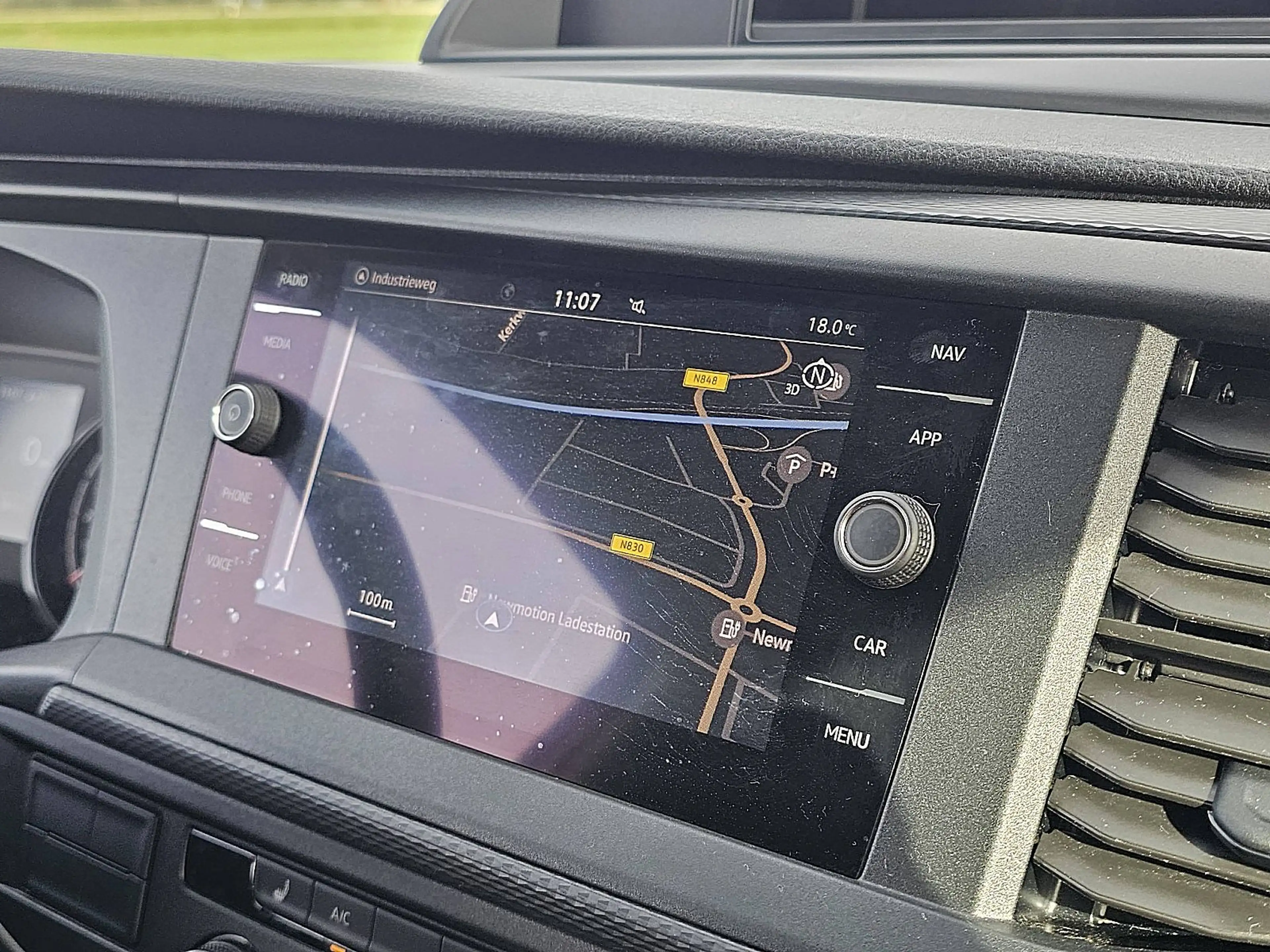 Volkswagen Transporter 2.0 TDI L2H1 LED Navi Autom. — photo 12
