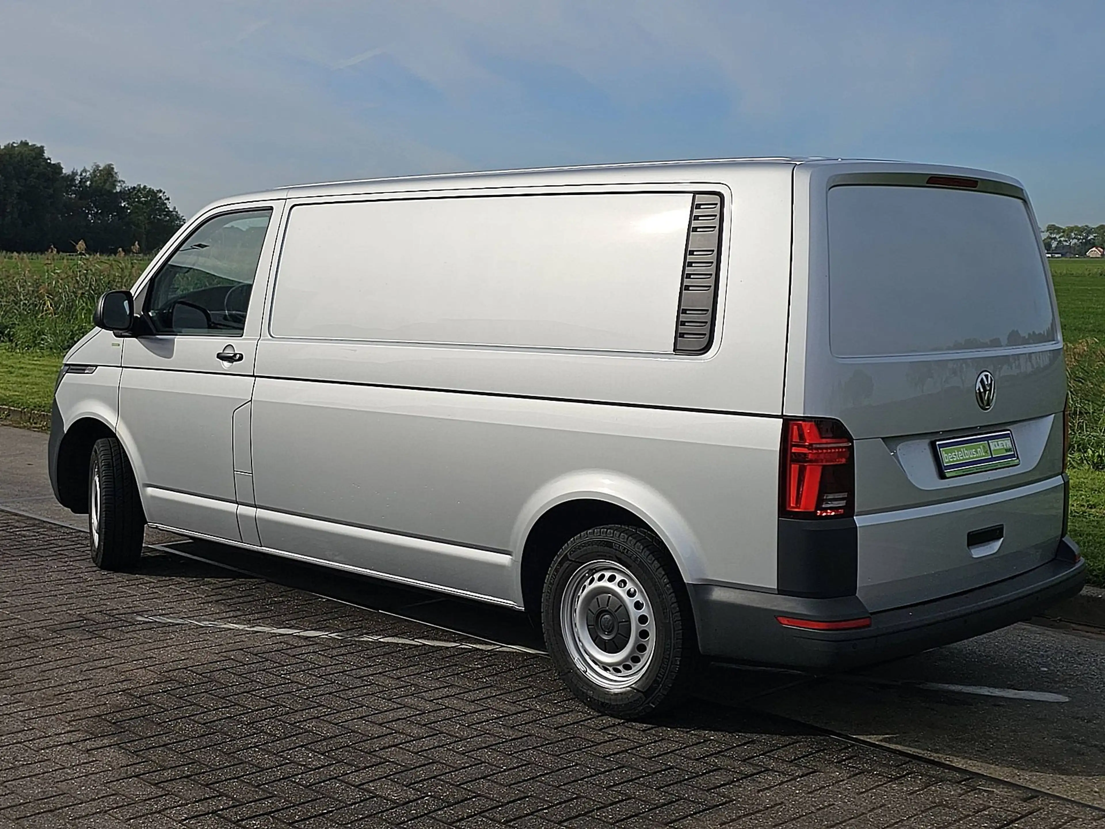 Volkswagen Transporter 2.0 TDI L2H1 LED Navi Autom. — photo 6