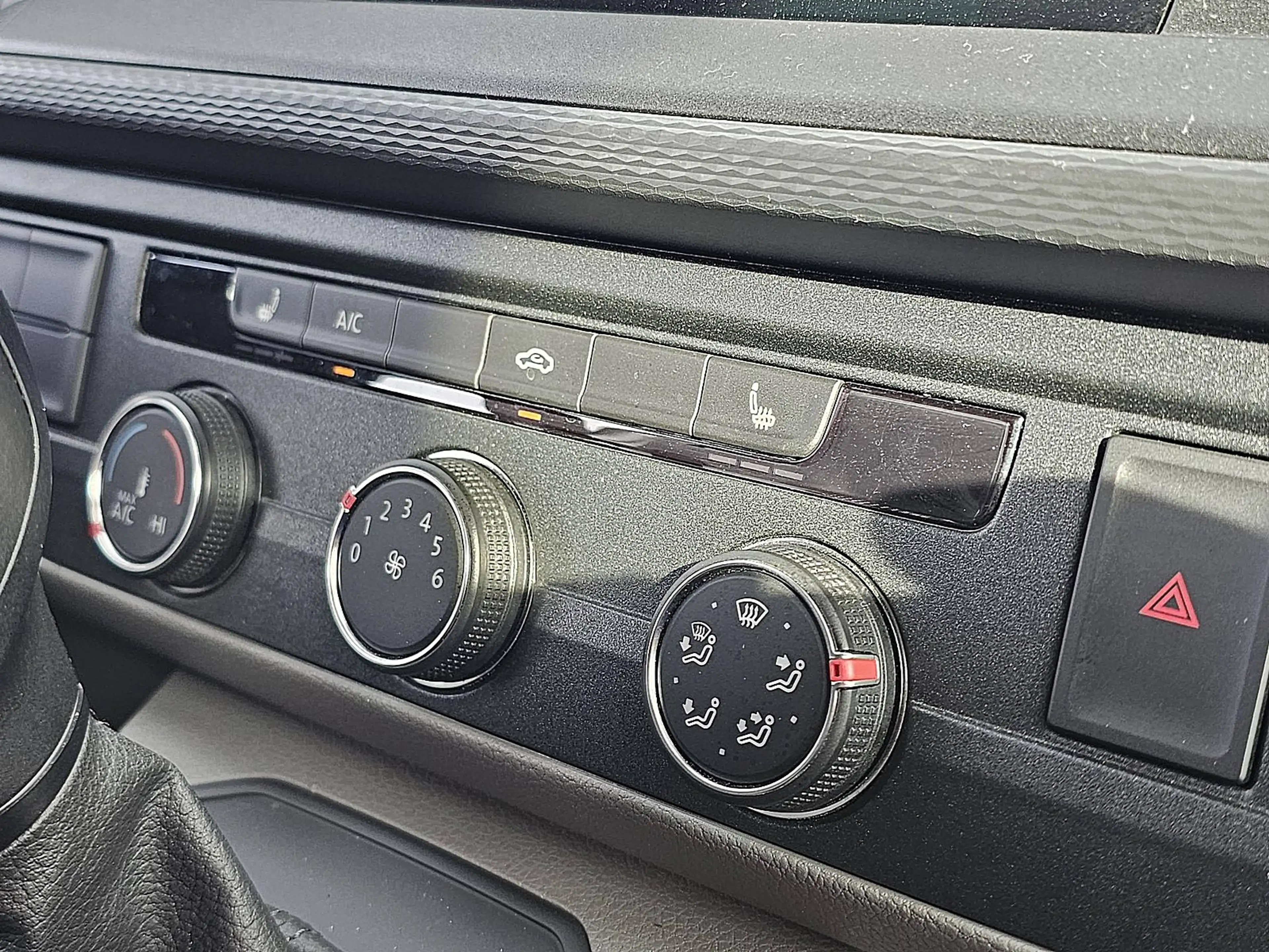 Volkswagen Transporter 2.0 TDI L2H1 LED Navi Autom. — photo 11