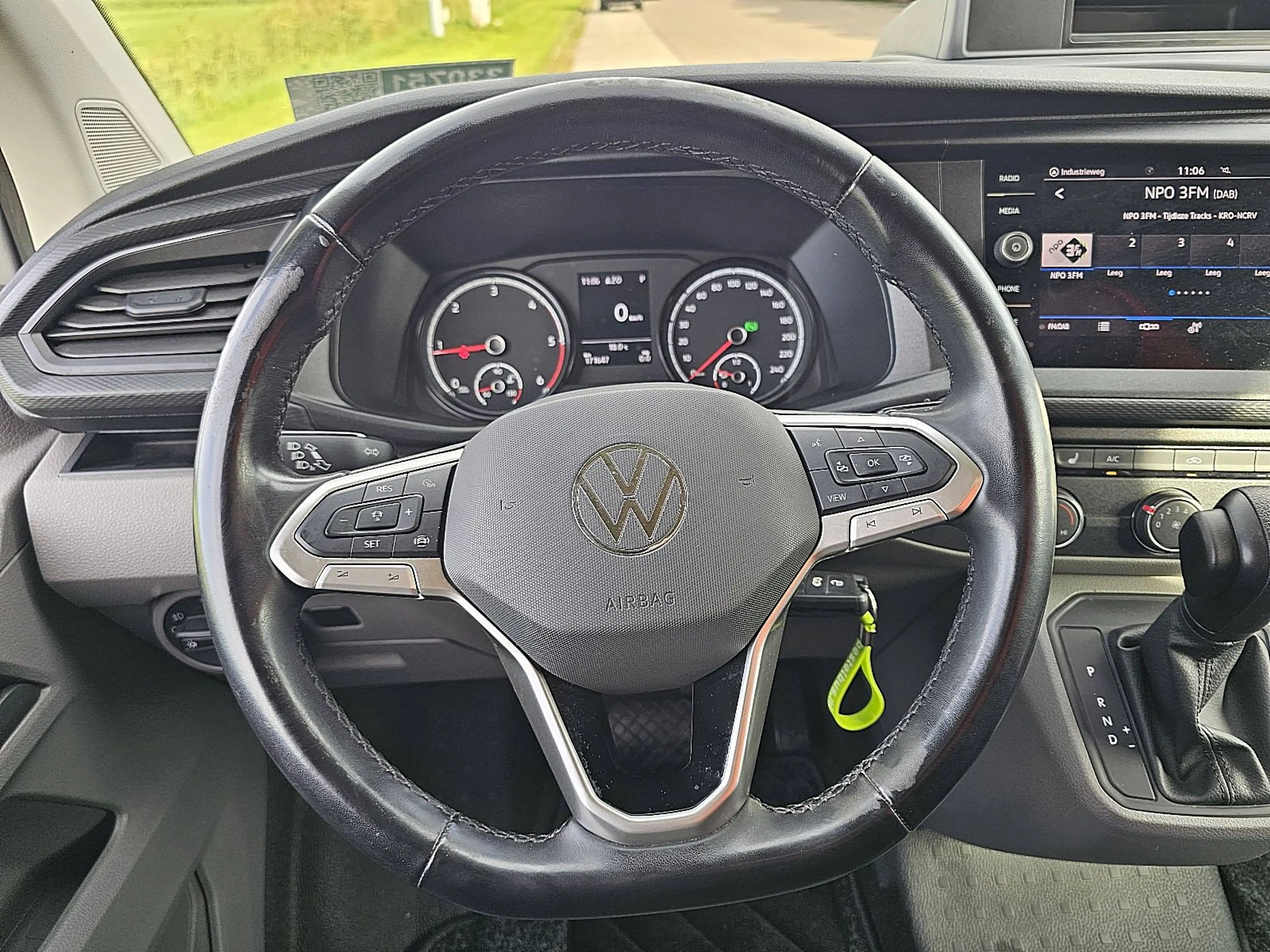 Volkswagen Transporter 2.0 TDI L2H1 LED Navi Autom. — photo 10