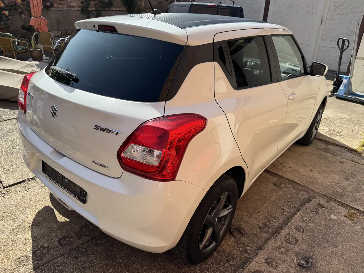 Suzuki Swift 1.2 Dualjet Allgrip Comfort - 1