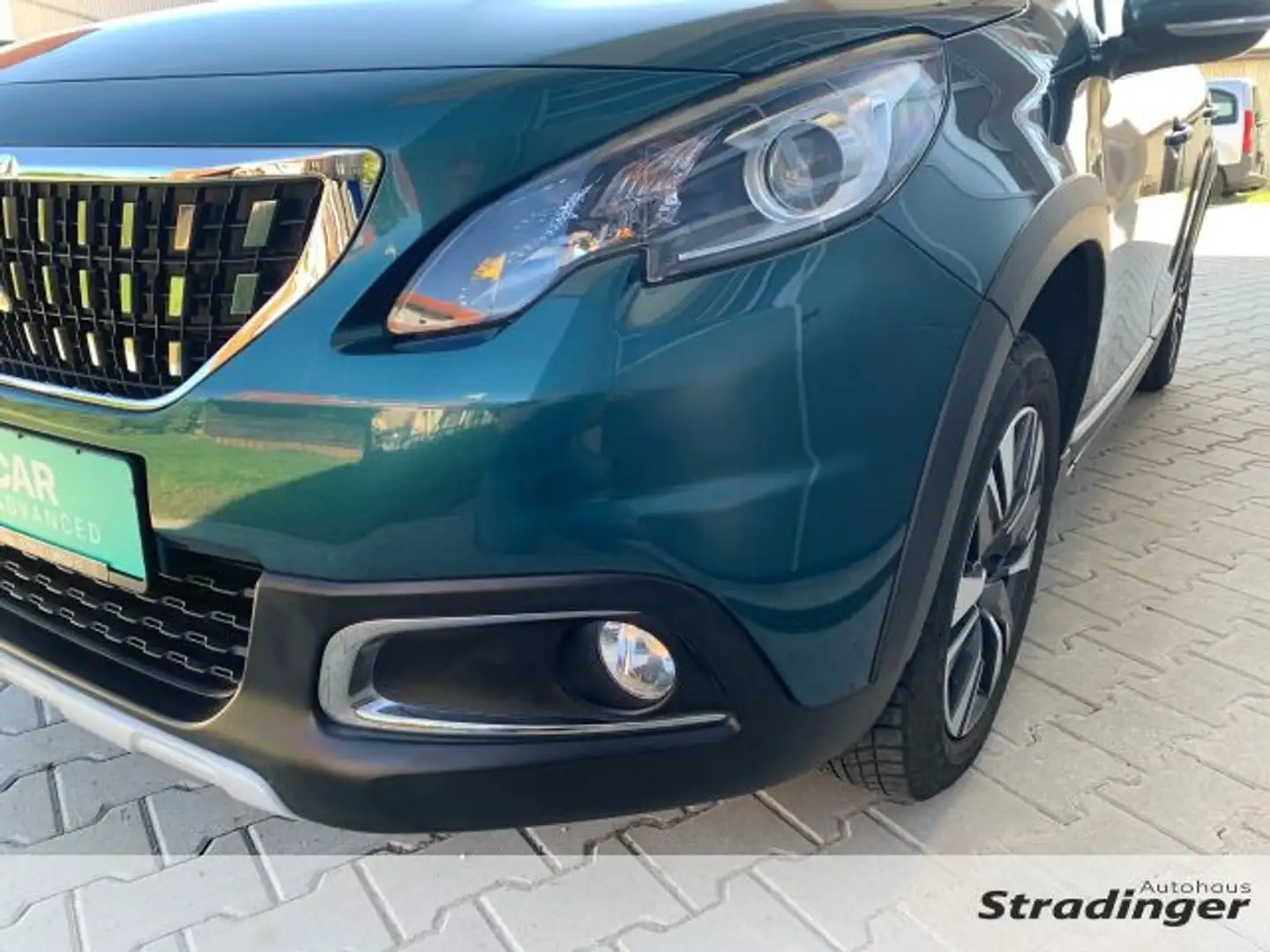 Peugeot 2008 PureTech 82 Allure Grün - 2