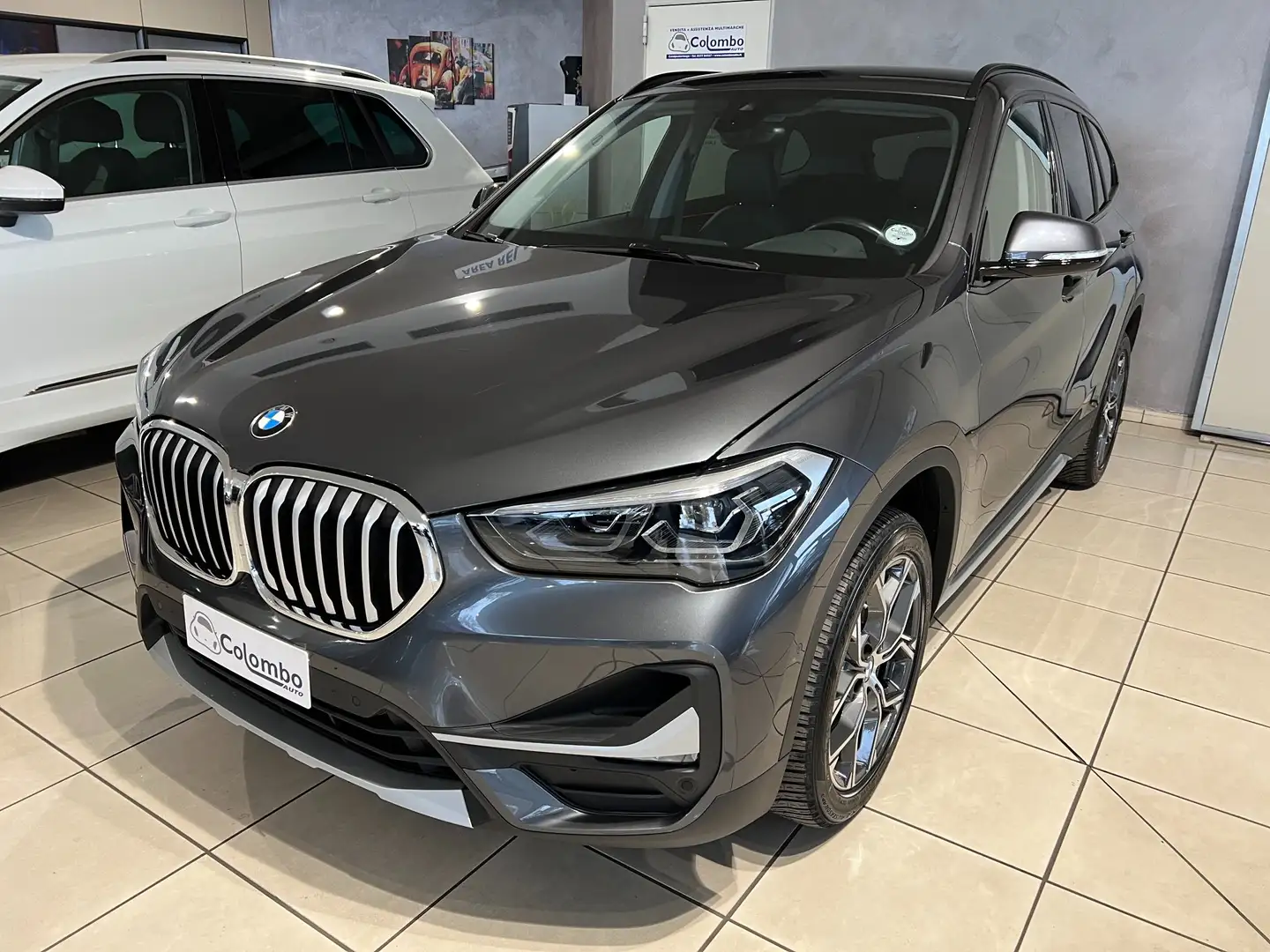 BMW X1 18d xdrive xLine Plus auto Led Navi 18" Gris - 1