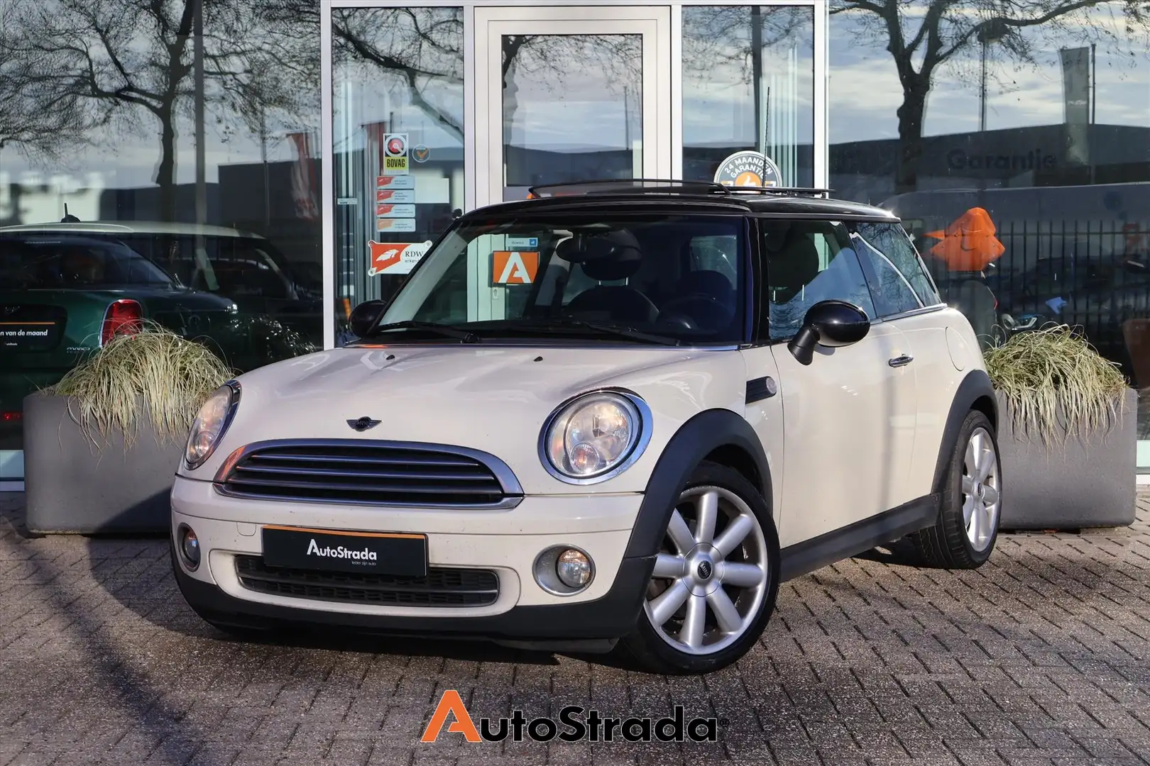 MINI Cooper Mini 1.6 Chili | Panoramadak | Cruise | Climate | Blanc - 1