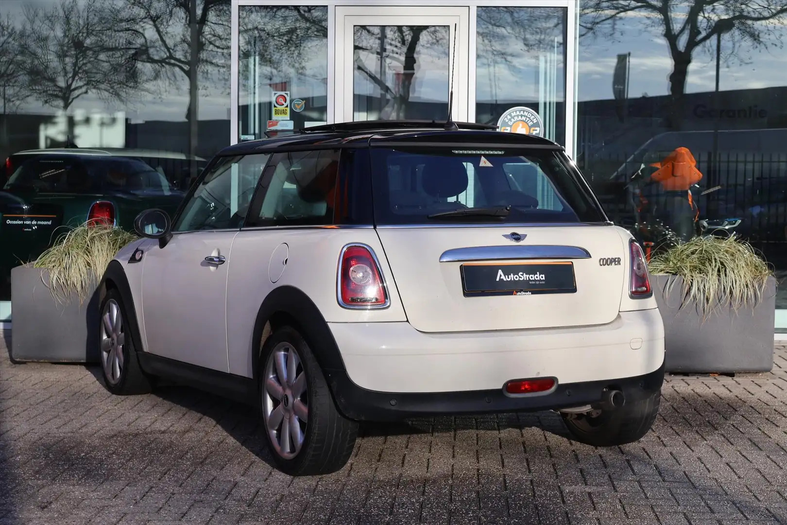 MINI Cooper Mini 1.6 Chili | Panoramadak | Cruise | Climate | Blanc - 2