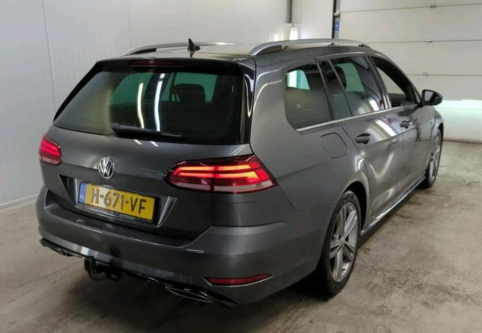 Volkswagen Golf Variant 1.5 TSI Highline Business R | Virtual cockpit | Grijs - 2