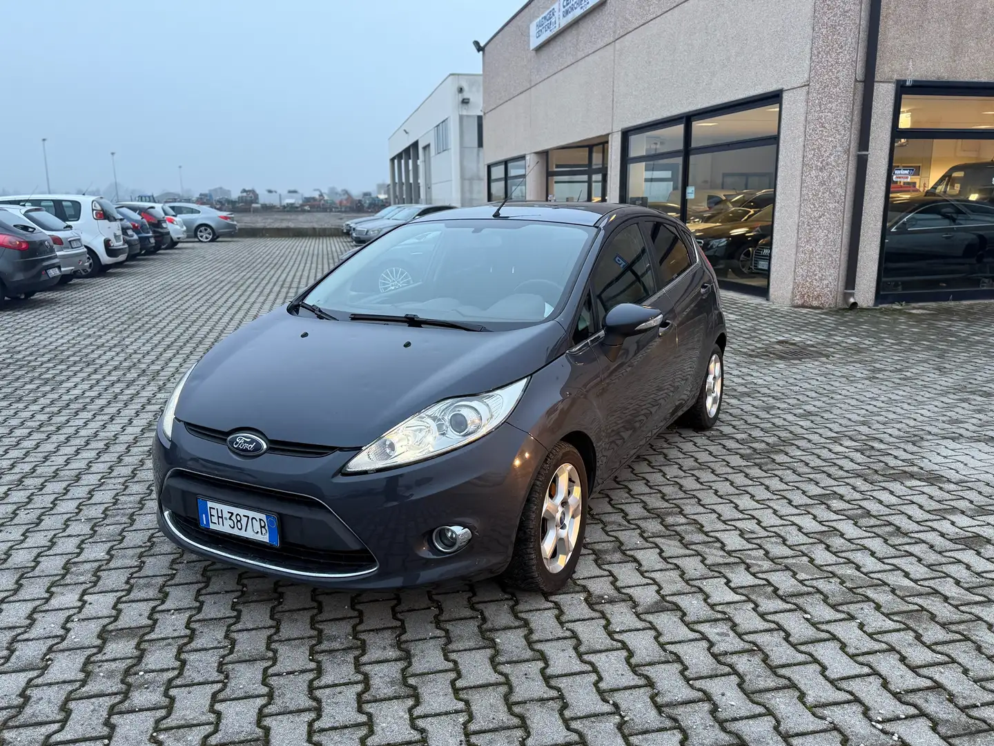 Ford Fiesta Fiesta VI 2008 5p 1.4 16v Titanium c/esp Gpl E5 Blau - 1