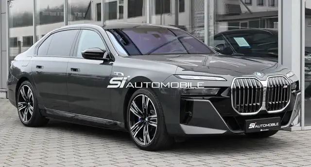 BMW i7 view 7