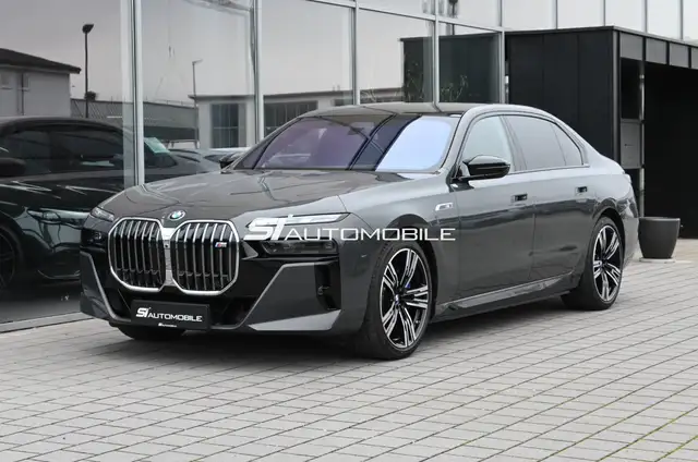 2024 BMW i7 in Grey for sale