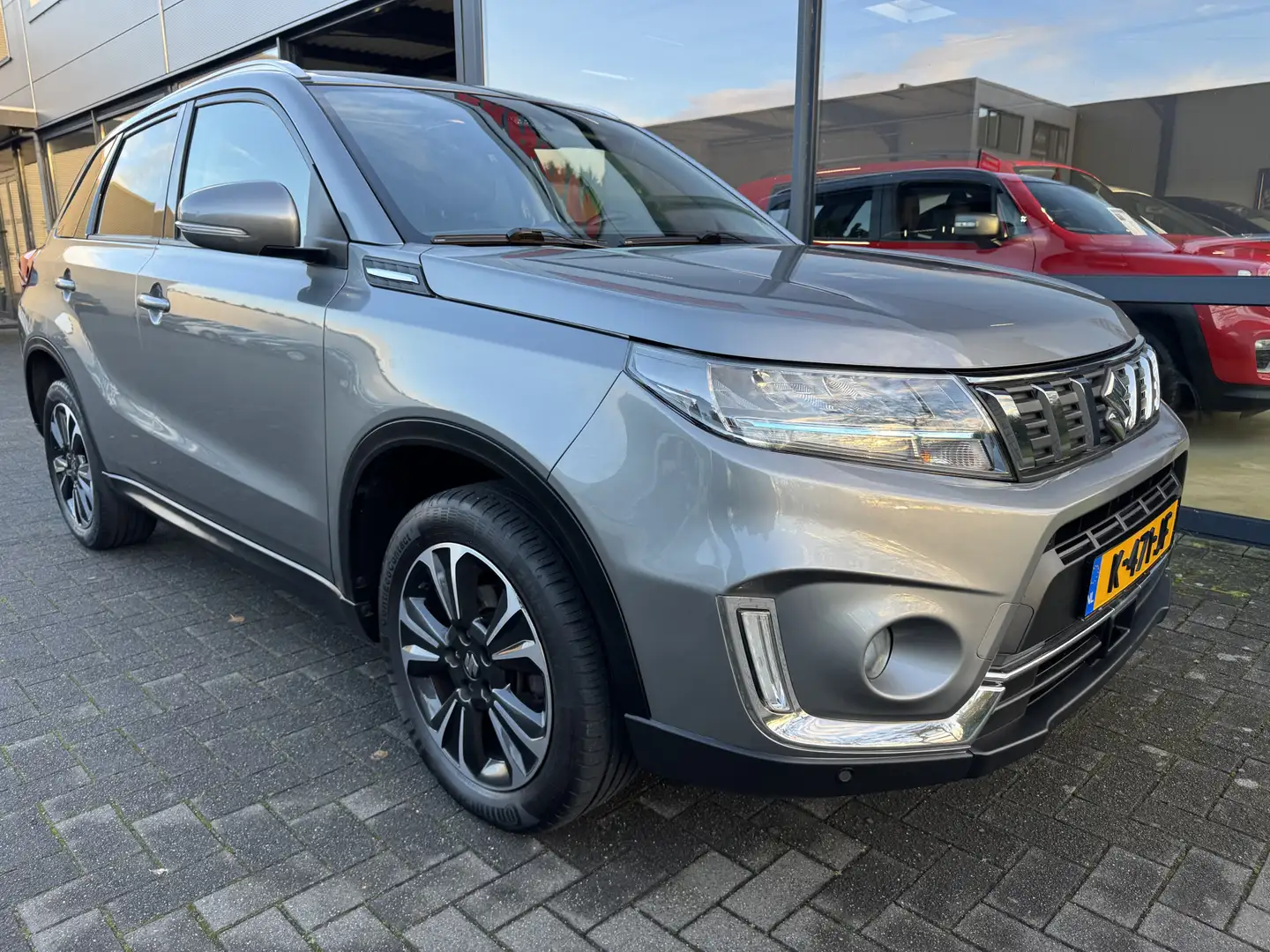 Suzuki Vitara 1.4 Boosterjet Style Smart Hybrid Grijs - 2