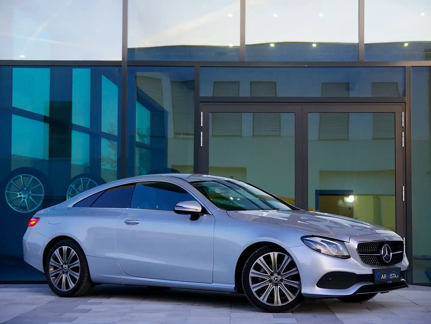 Mercedes-Benz E 200 Aut. *Burmester - Virtual Cockpit* Silber - 2