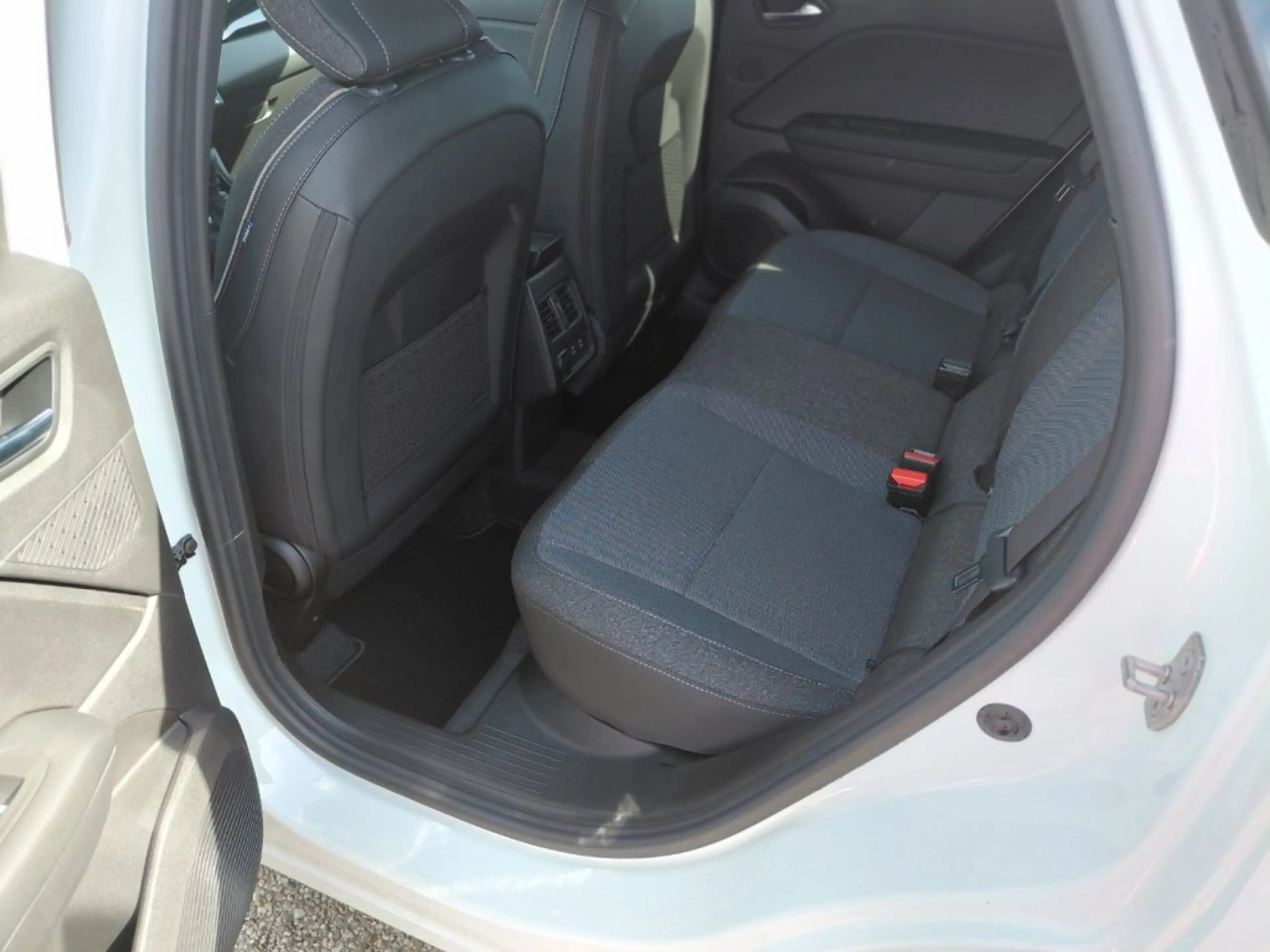 Mitsubishi Grandis 1,3 Petrol Intense S+C+T 26 — photo 6
