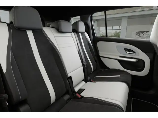 Mercedes-Benz GLB view 10