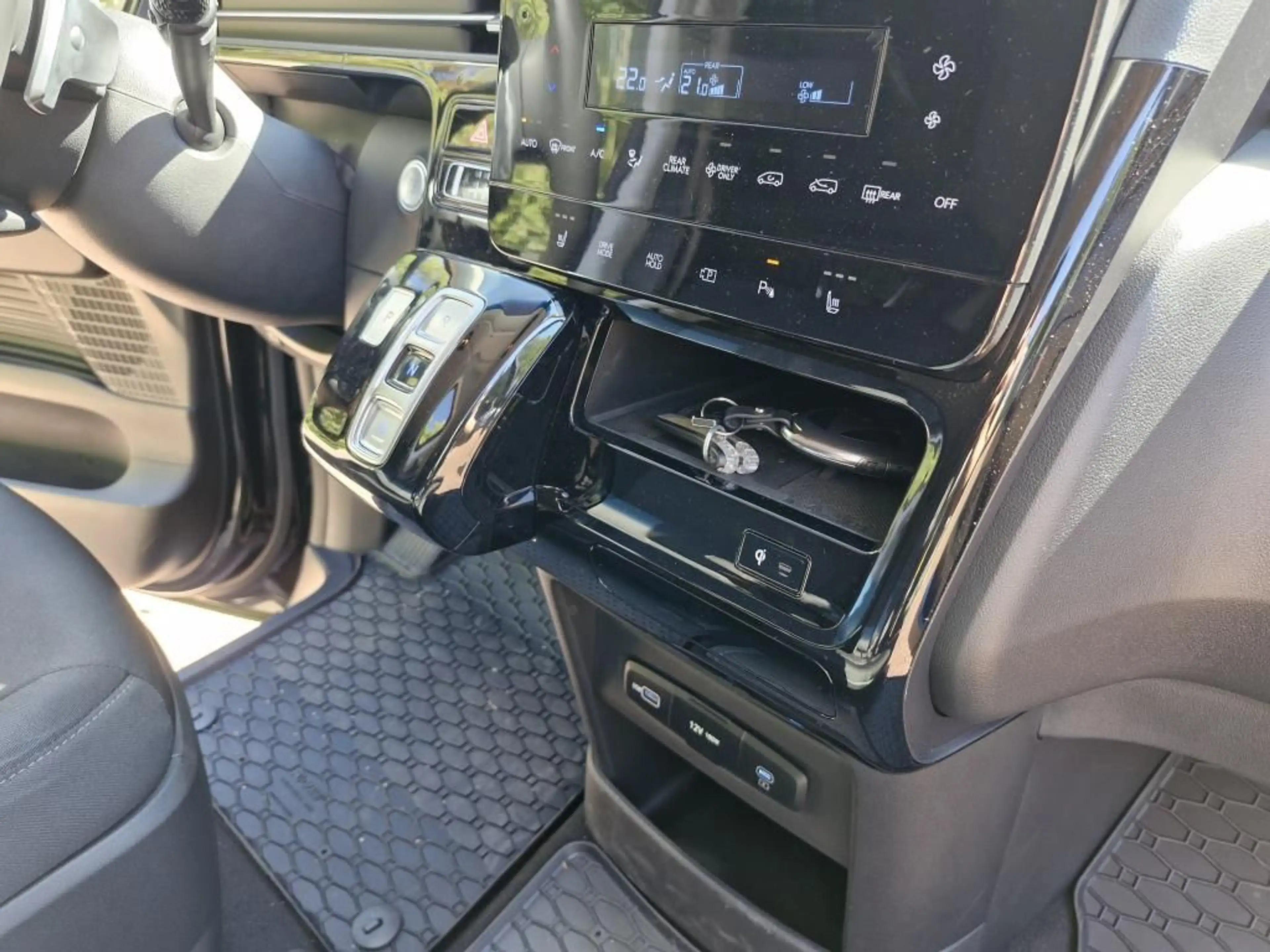 Hyundai STARIA HEV Elektrische Schiebetüren+360 Kamera — photo 13