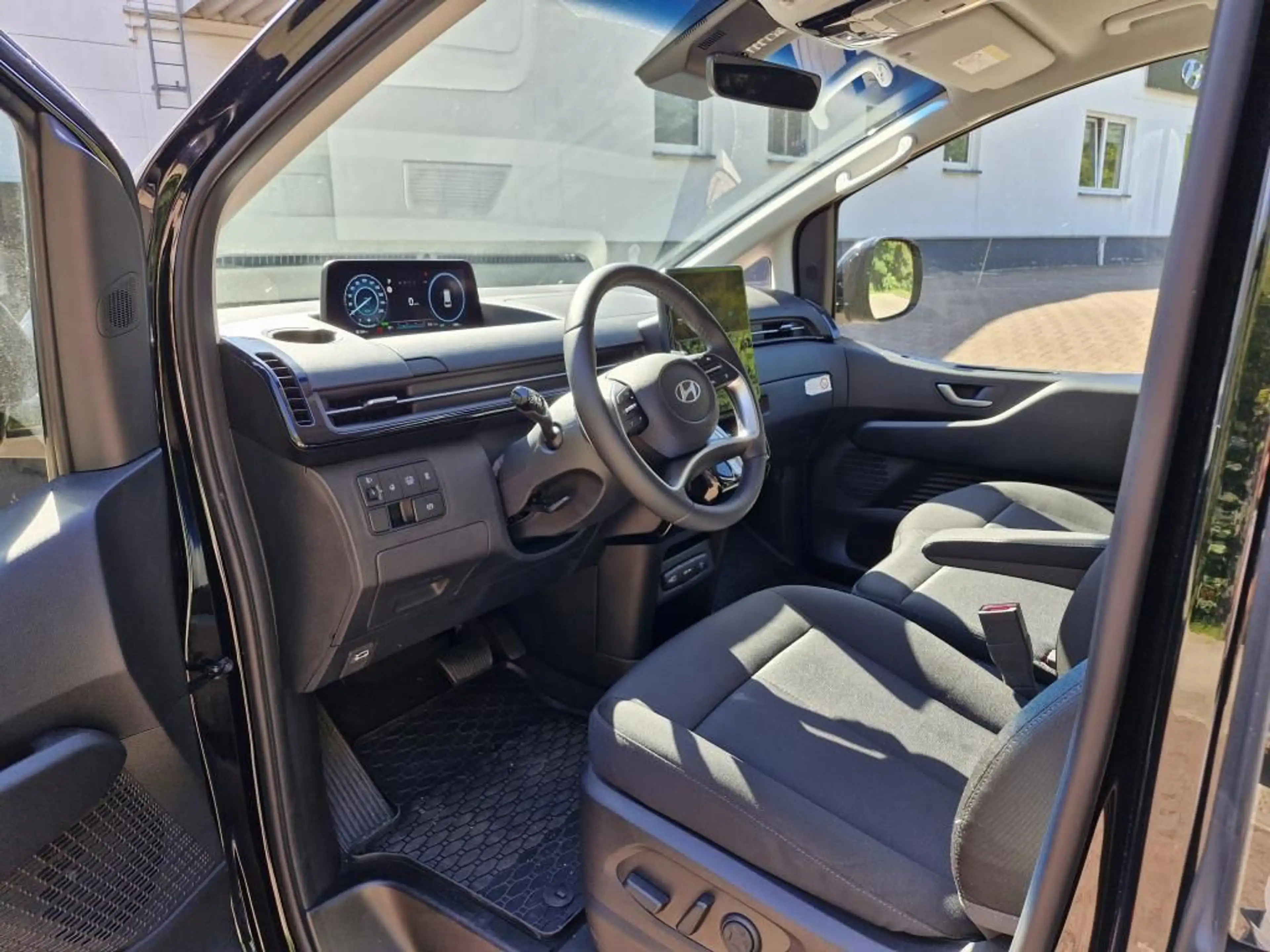 Hyundai STARIA HEV Elektrische Schiebetüren+360 Kamera — photo 8