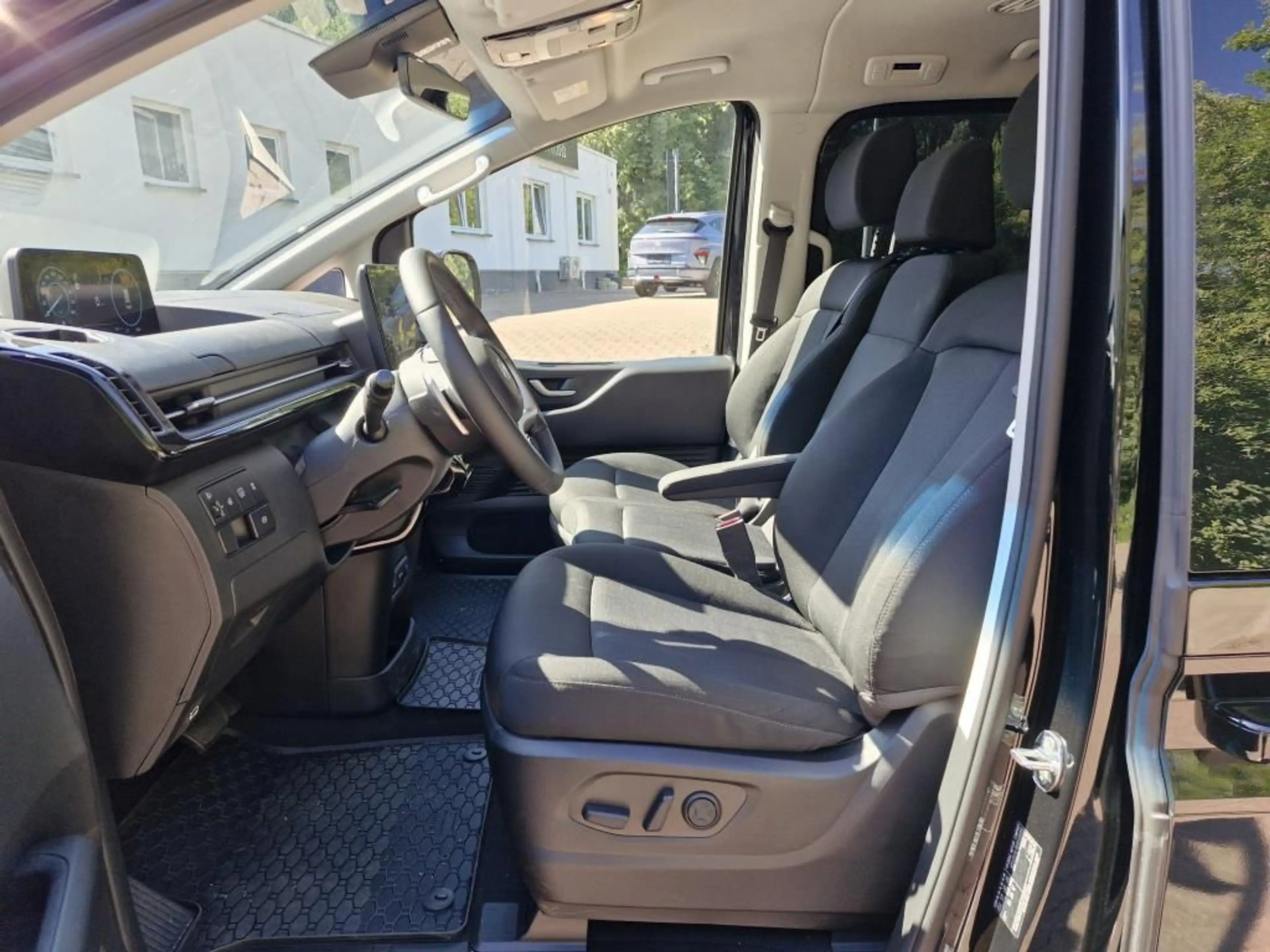 Hyundai STARIA HEV Elektrische Schiebetüren+360 Kamera — photo 7