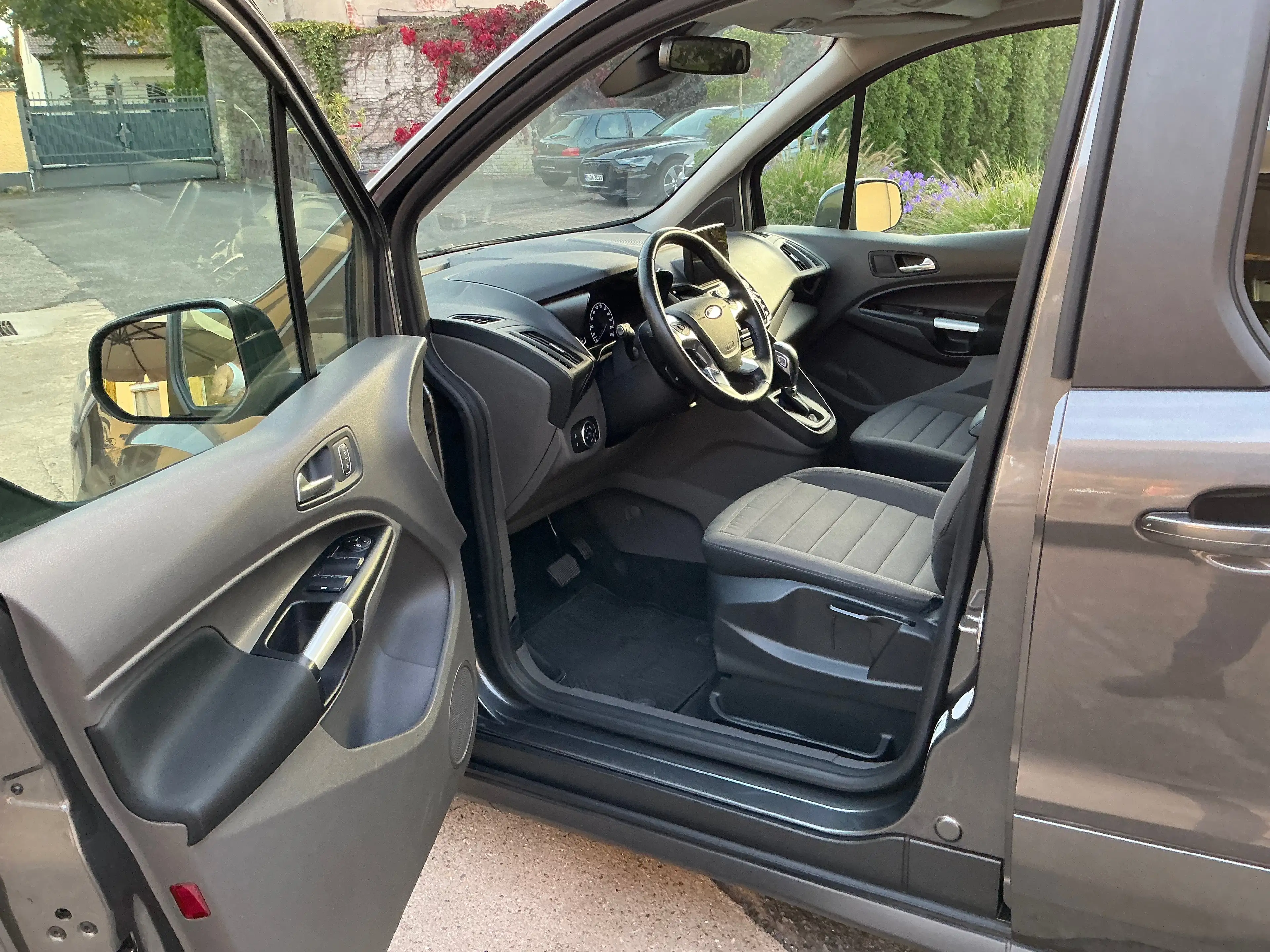 Ford Tourneo Connect Titanium — photo 12