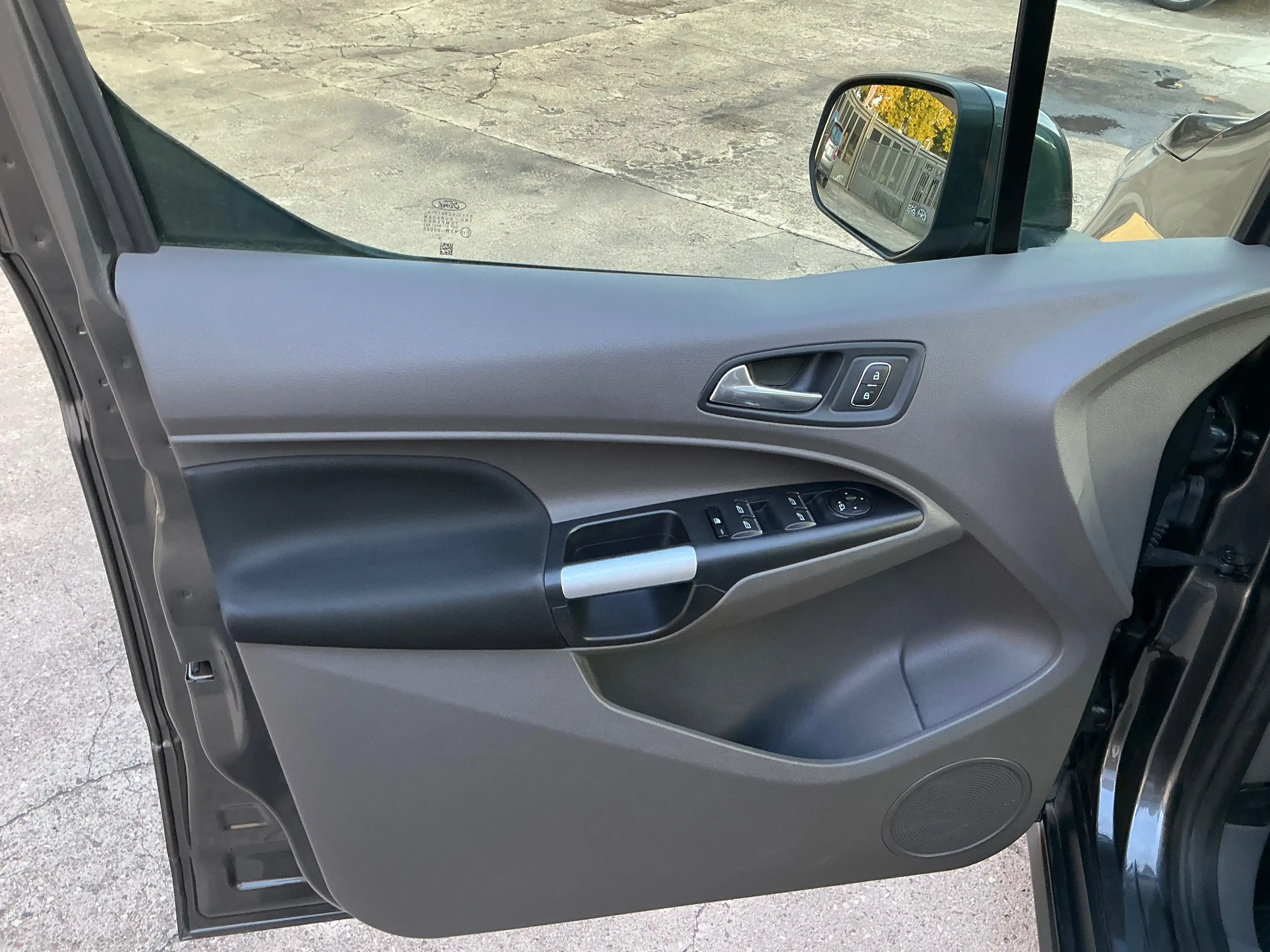Ford Tourneo Connect Titanium — photo 13