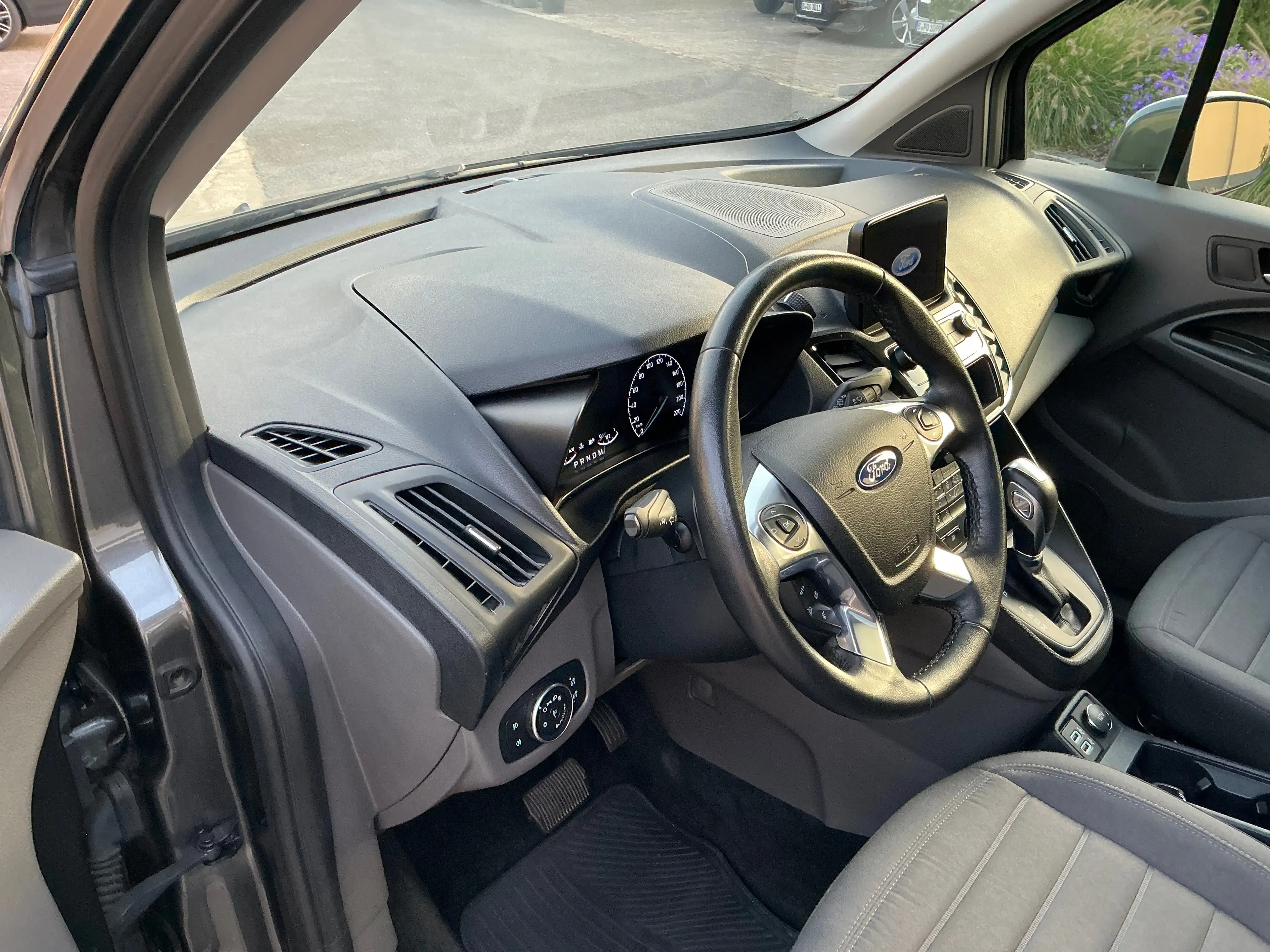 Ford Tourneo Connect Titanium — photo 14
