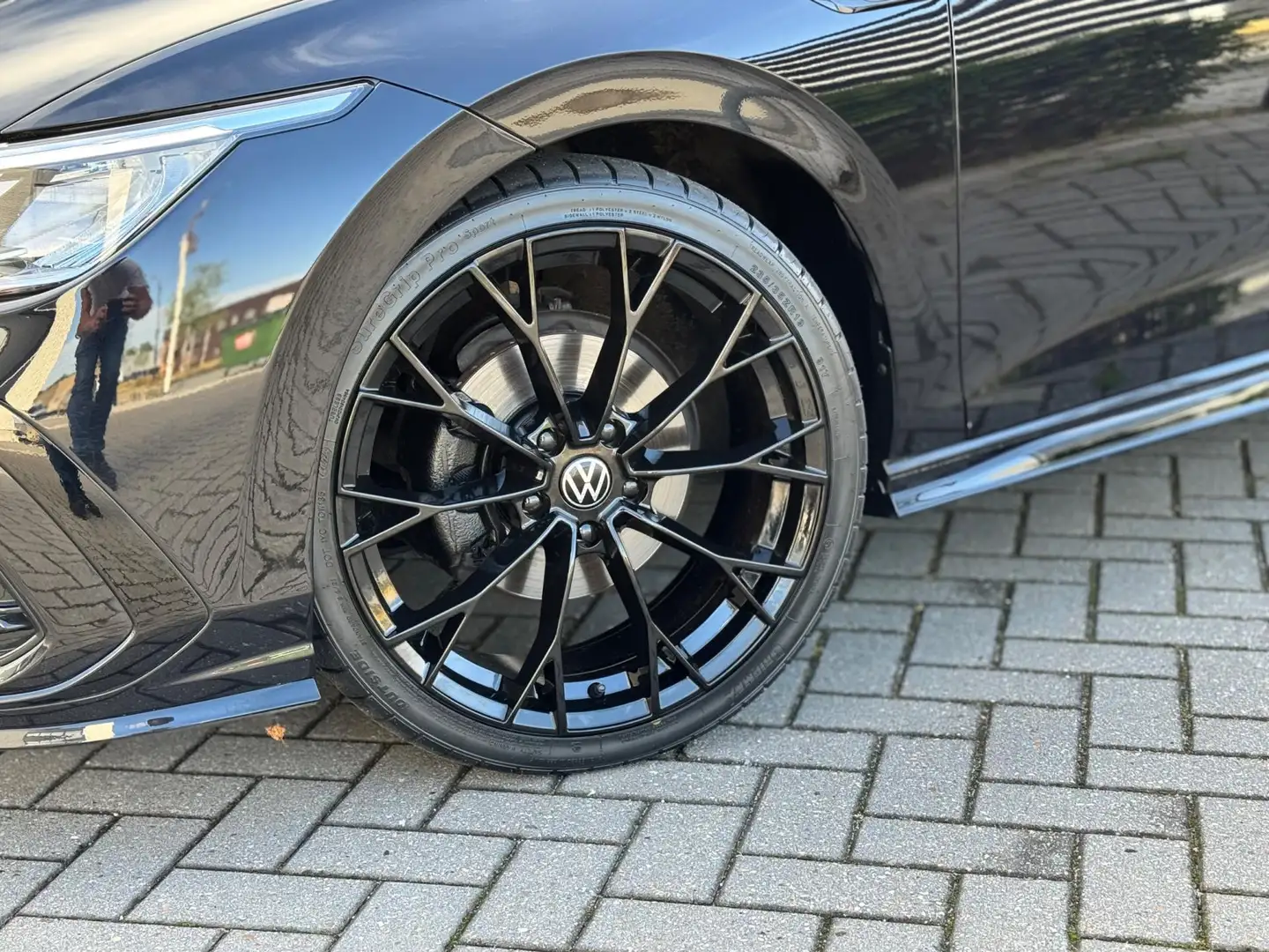Volkswagen Golf 1.5 eTSI 3x R-Line Panoramadak Black Edition Noir - 2