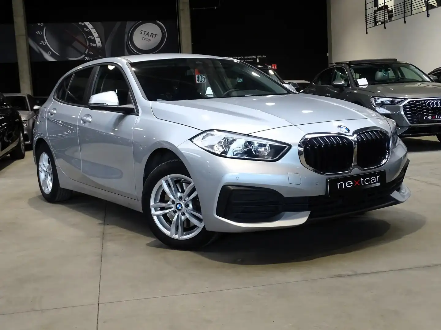 BMW 118 i Hatch New ***NAVI PRO-PARKING-CRUISE*** Zilver - 2