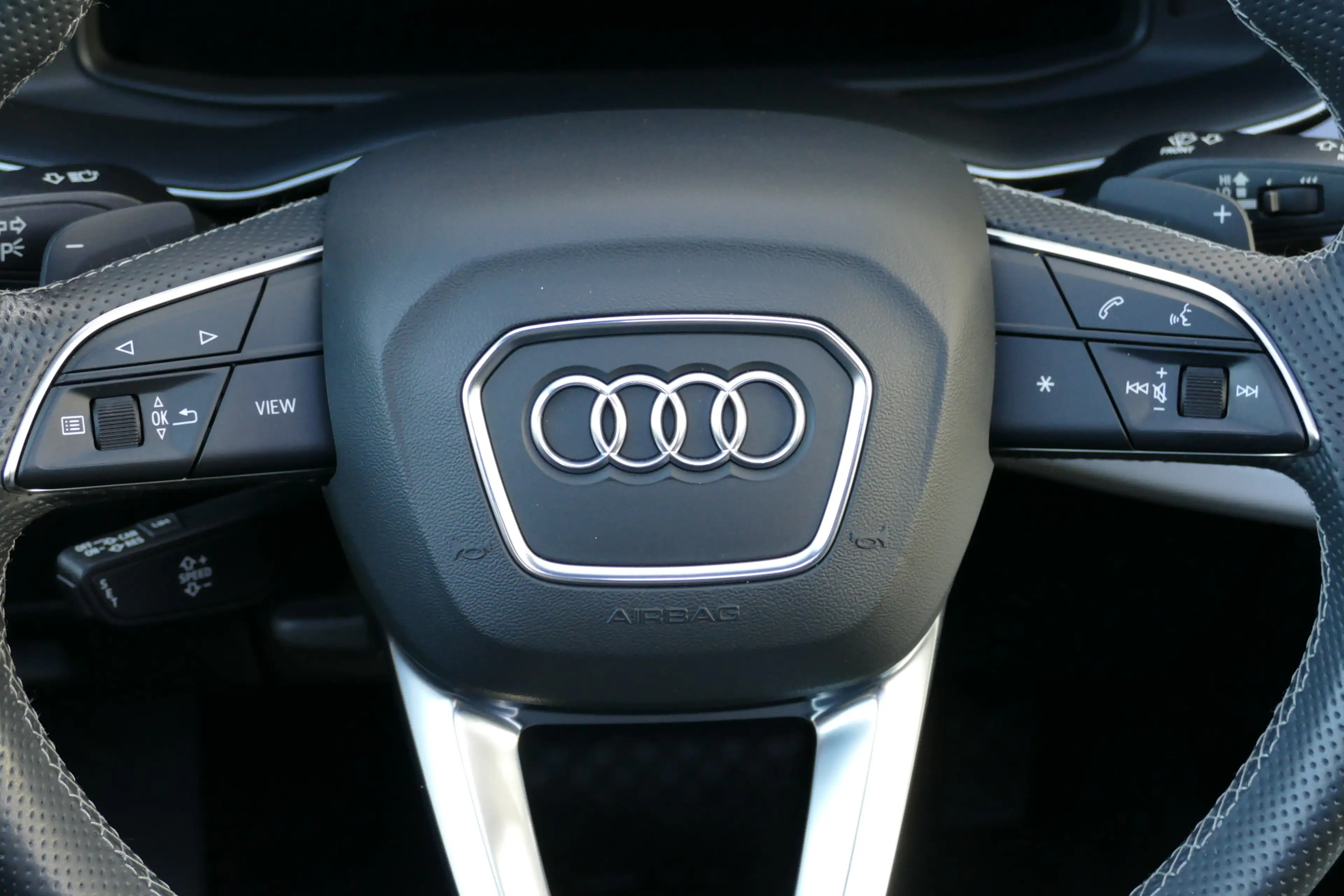 Audi Q7 55 TFSI e quattro Pro Line S-Line. Panodak, Luchtv — photo 17